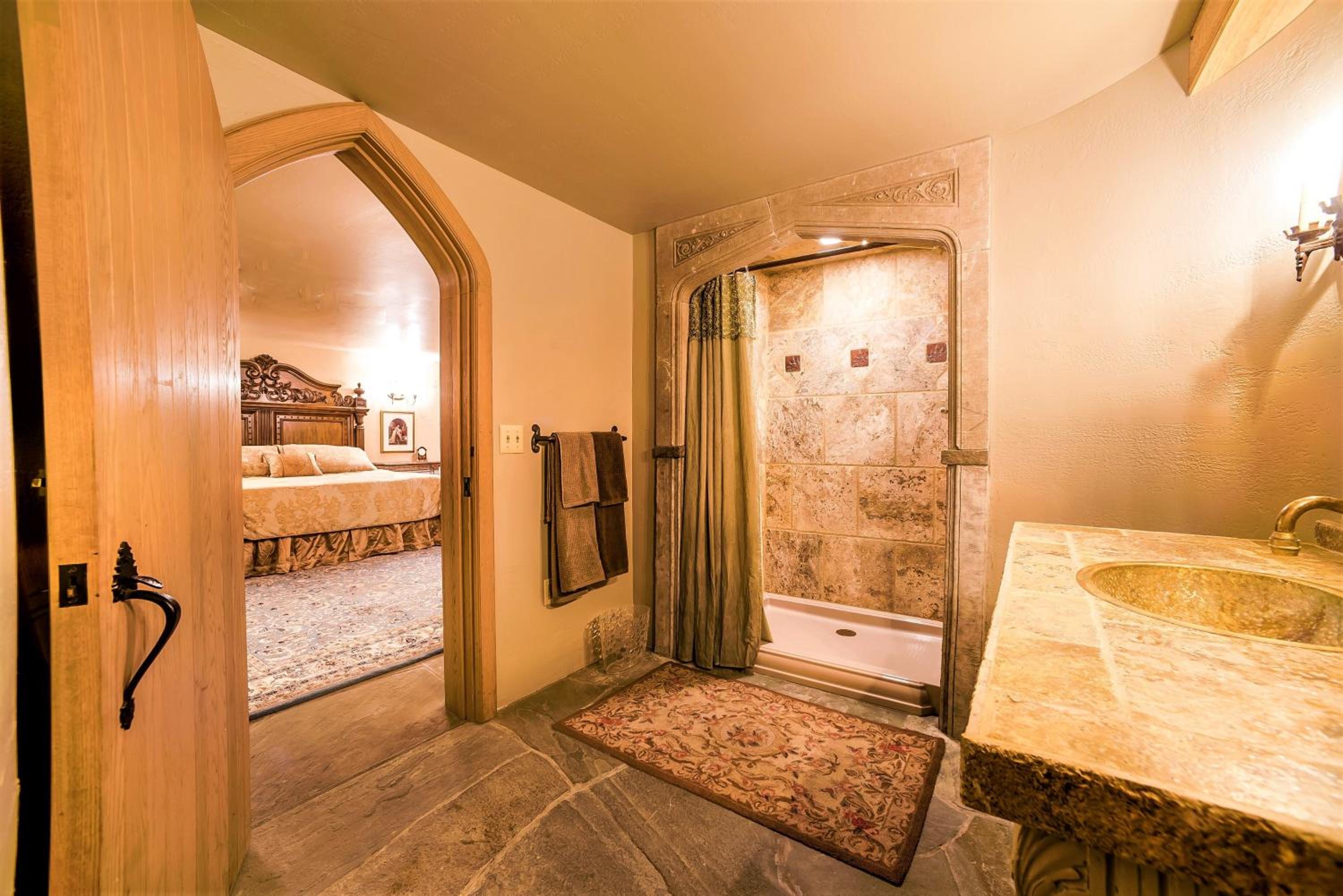 HIGHLANDS CASTLE overlooking Lake George plus 2 other CASTLES & SUITES