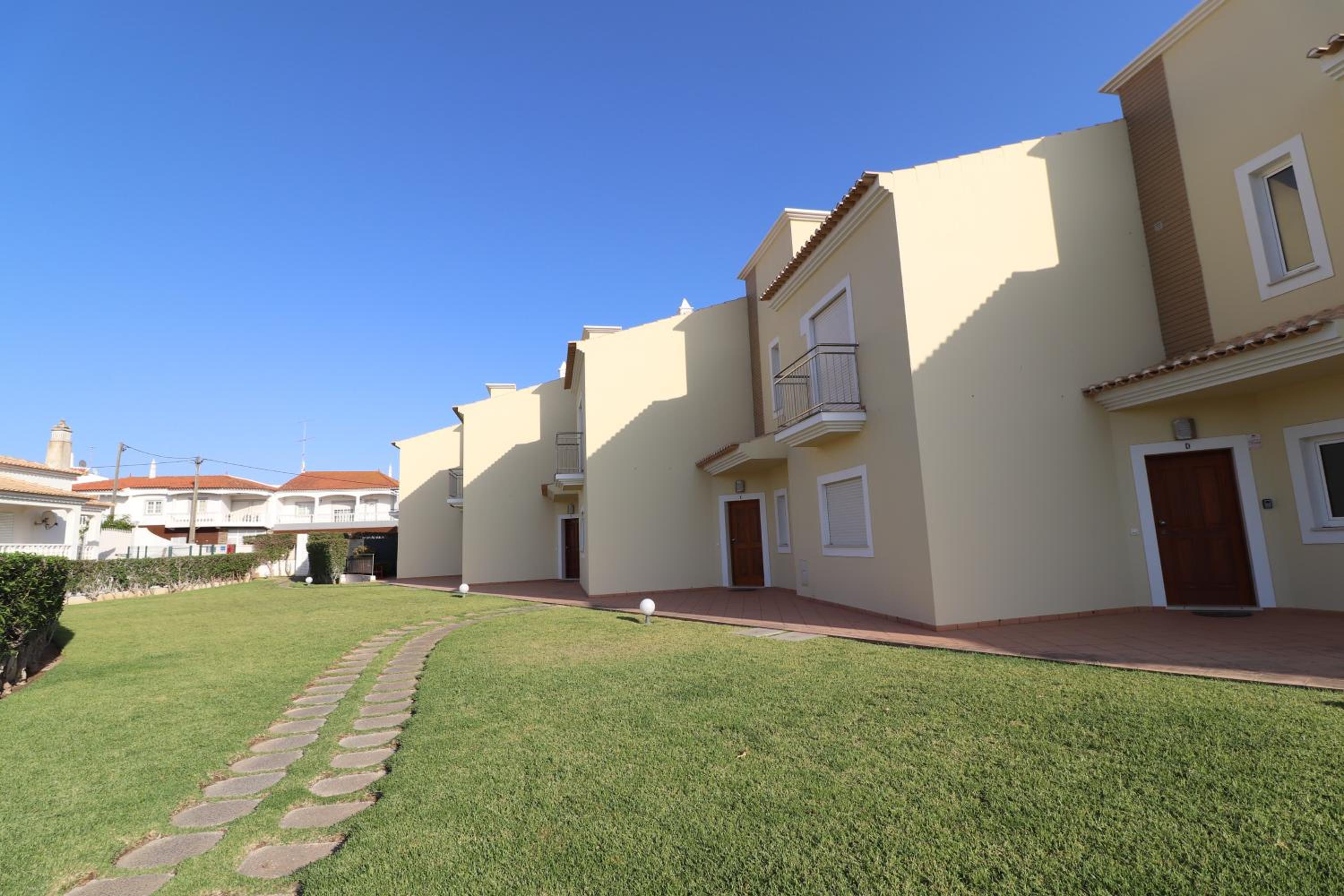 3-Bed Townhouse with pool in Albufeira Balaia view 3