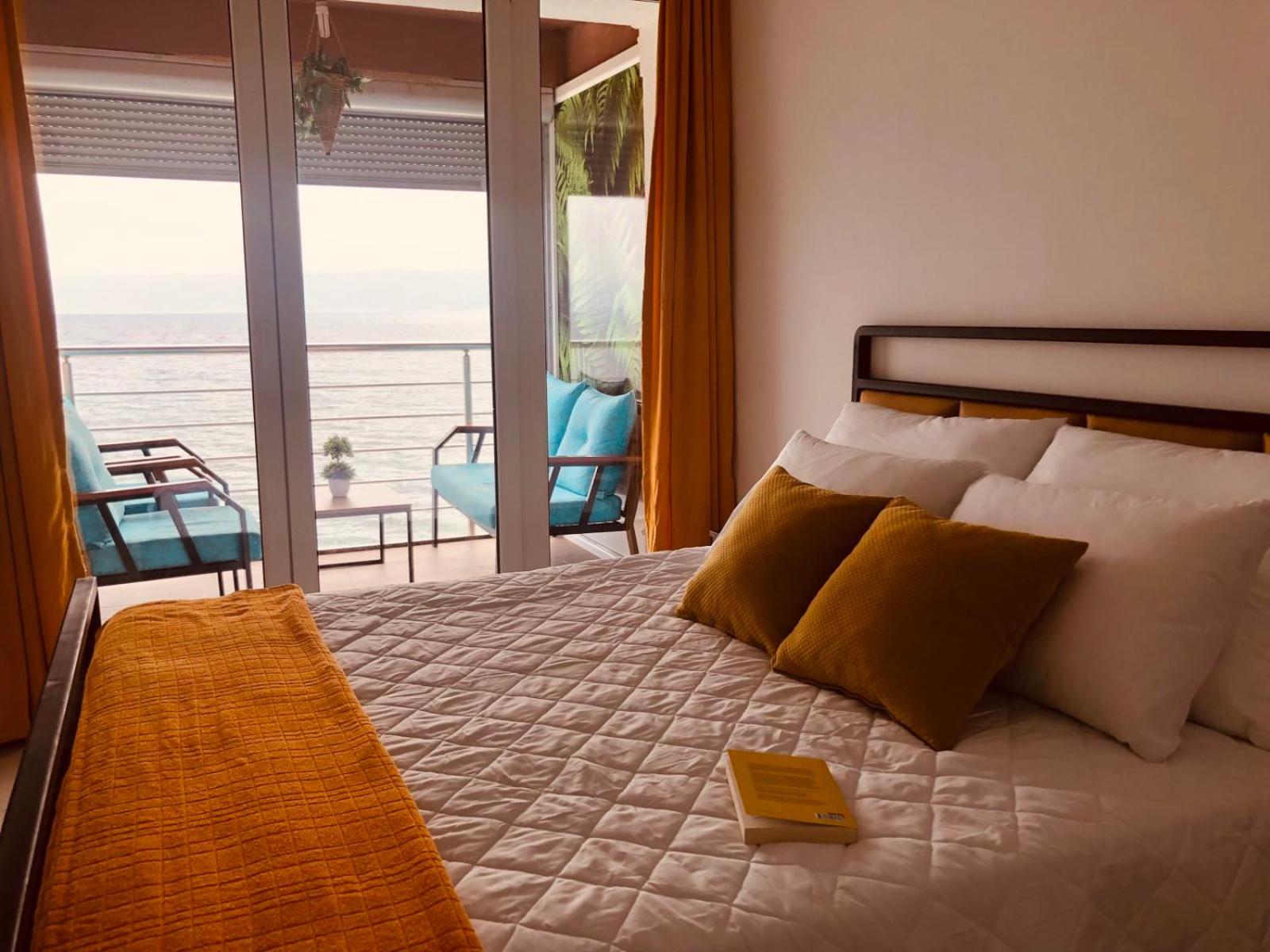 Sunrise Beach - Lake View Deluxe Apartment