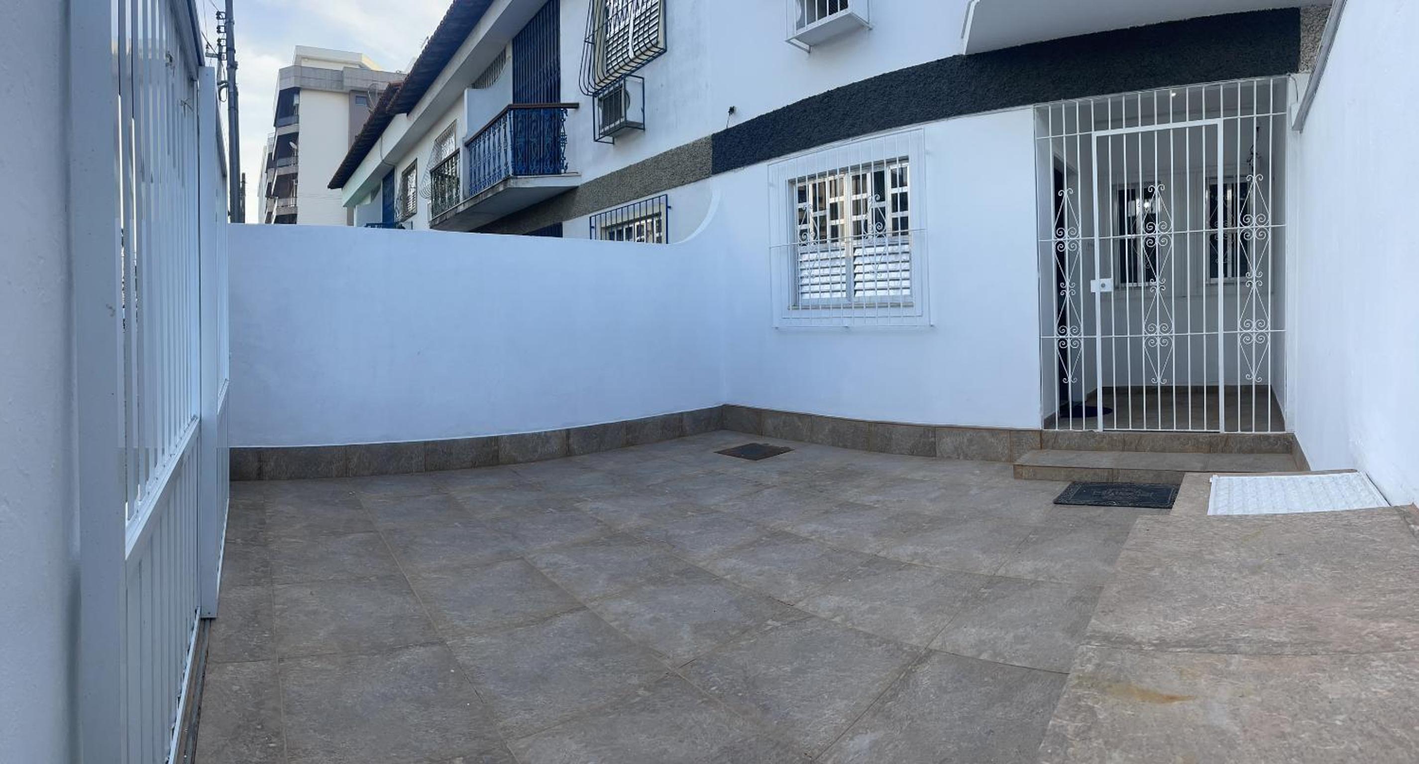 CASA - 2 VAGAS GARAGEM - PRAIA DO FORTE - CHURRASQUElRA