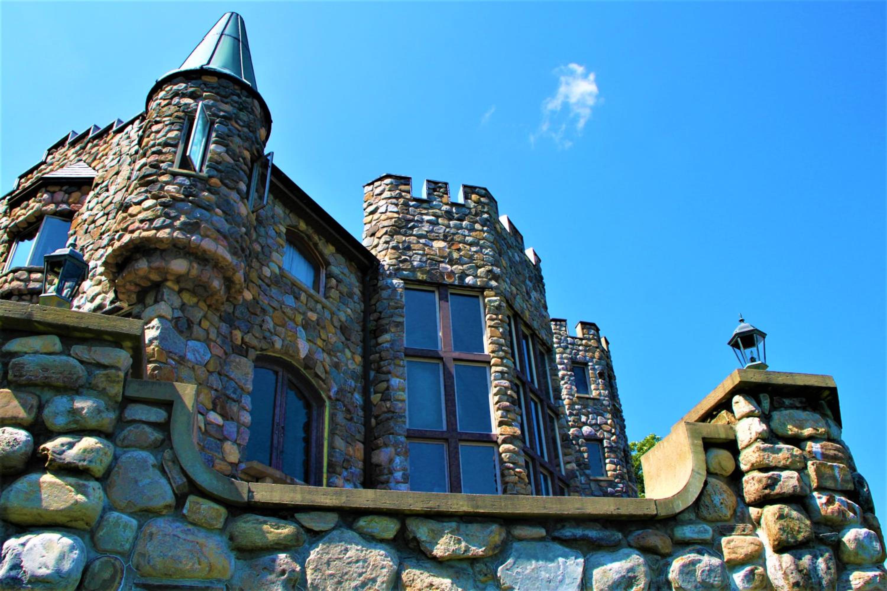 HIGHLANDS CASTLE overlooking Lake George plus 2 other CASTLES & SUITES