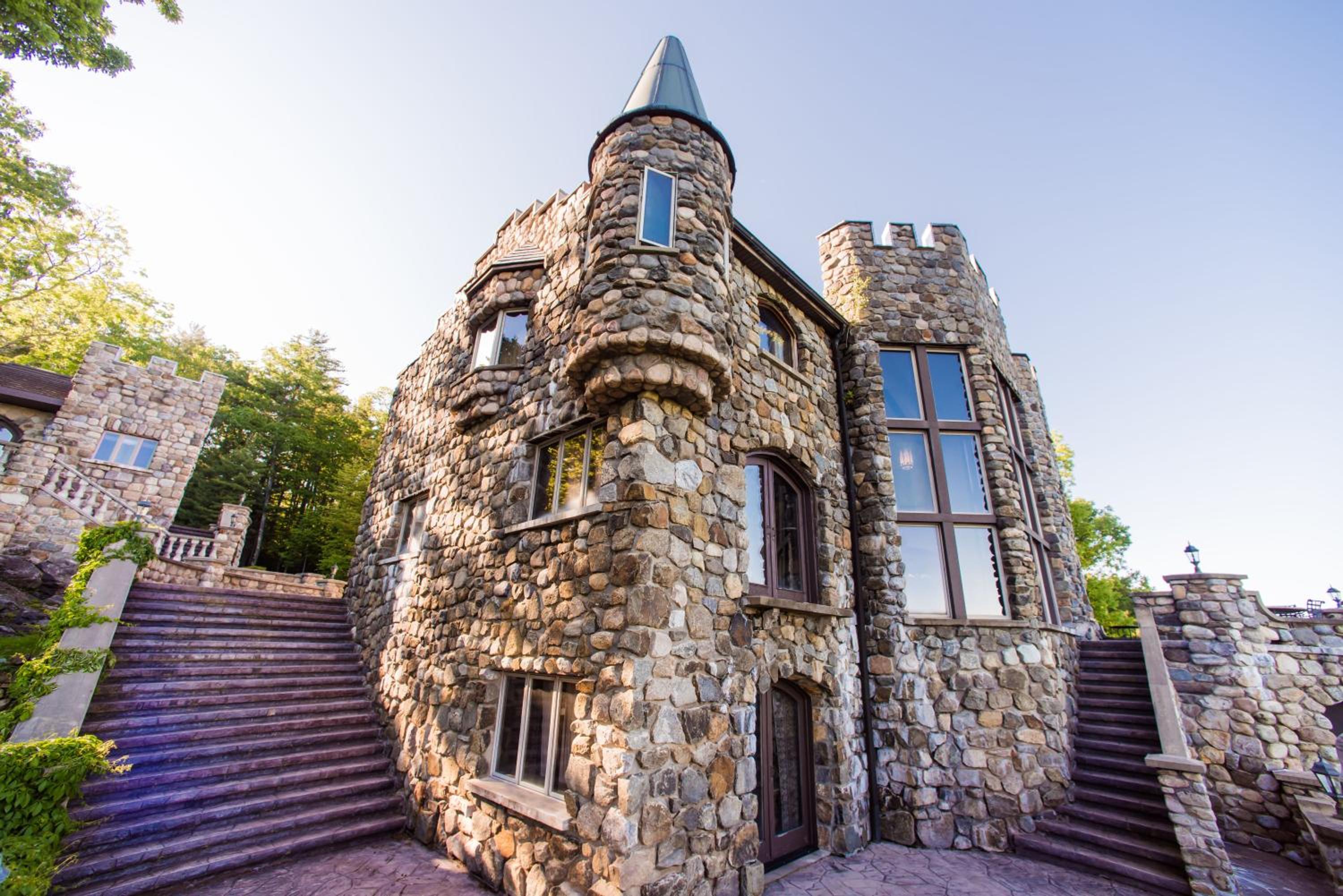 HIGHLANDS CASTLE overlooking Lake George plus 2 other CASTLES & SUITES