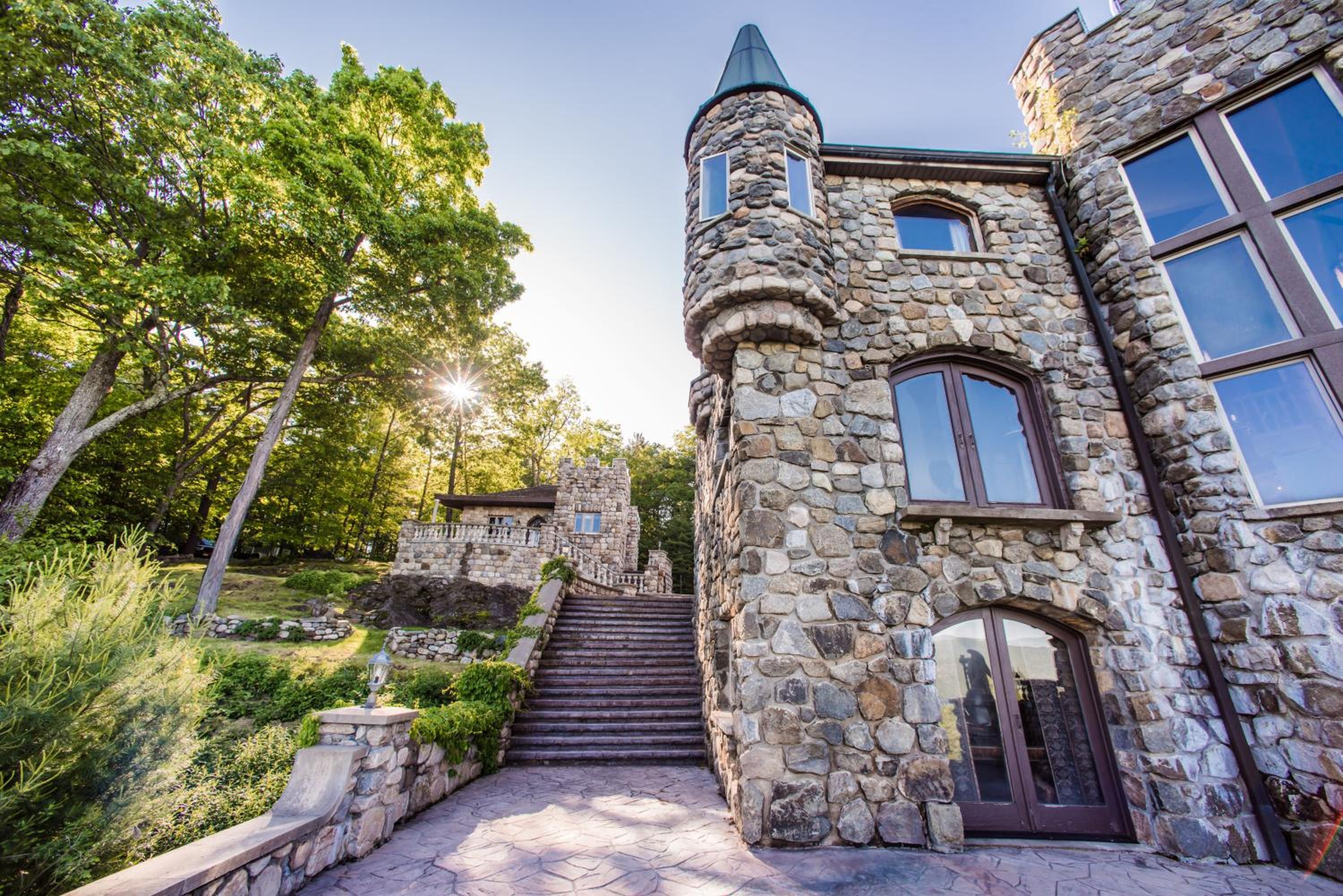 HIGHLANDS CASTLE overlooking Lake George plus 2 other CASTLES & SUITES