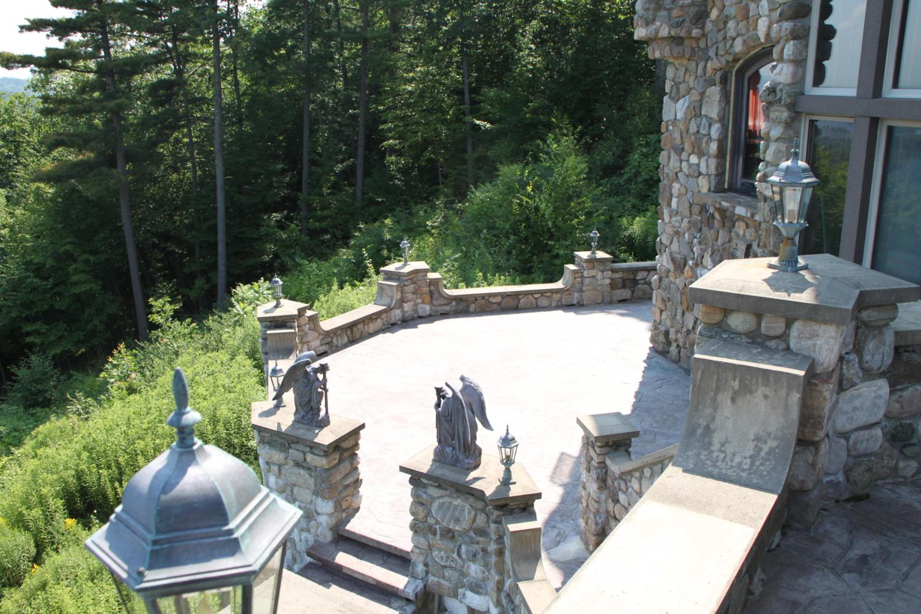 HIGHLANDS CASTLE overlooking Lake George plus 2 other CASTLES & SUITES
