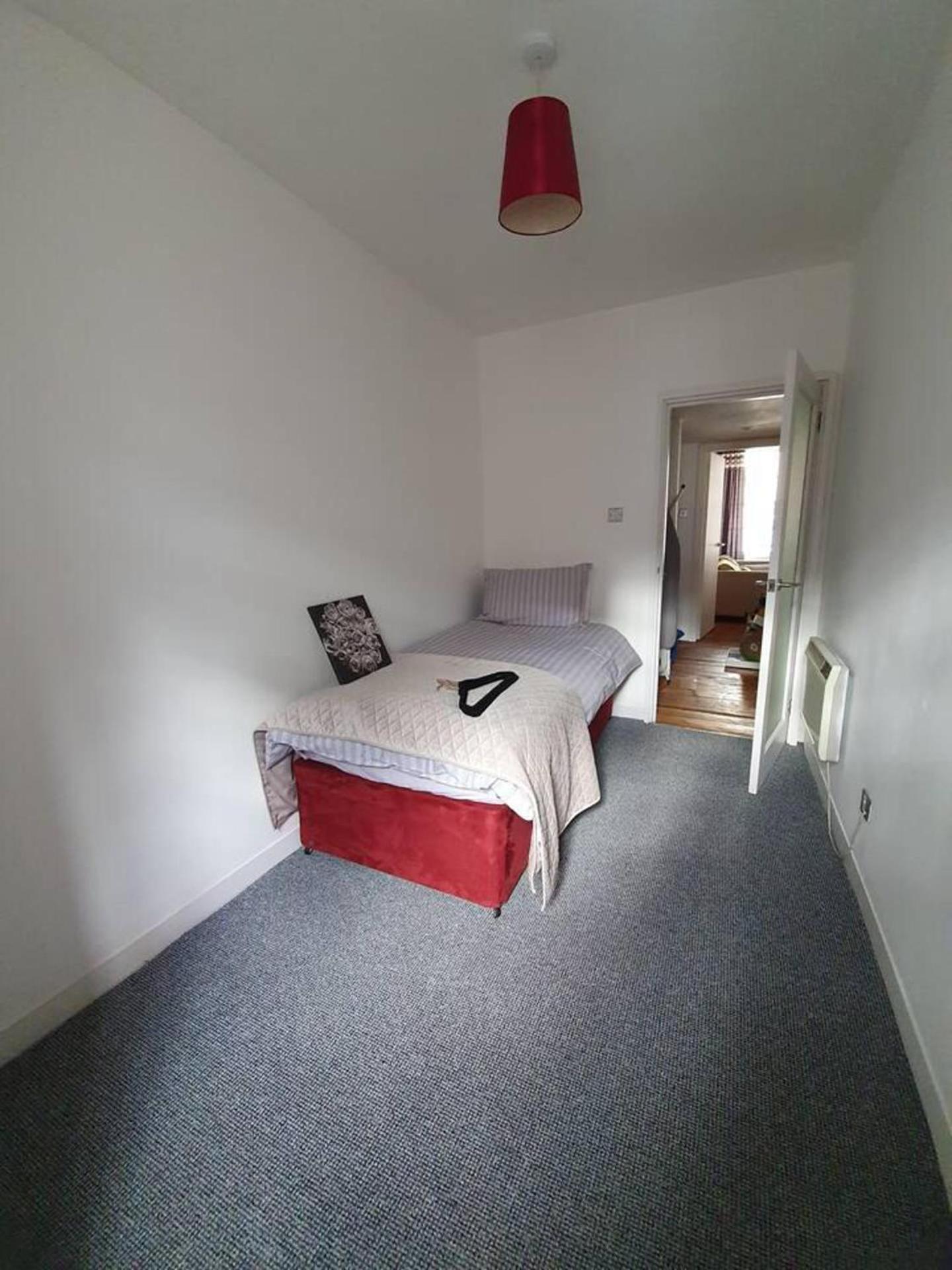 Lovely 2 bedroom flat in the heart of the city view 4