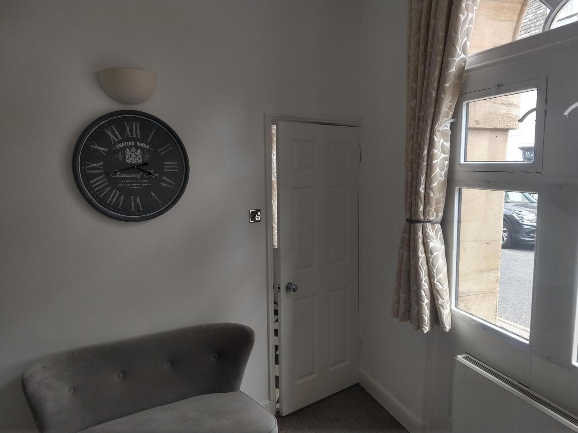 All Saints 2 bed Apartment in central Stamford with Parking view 3