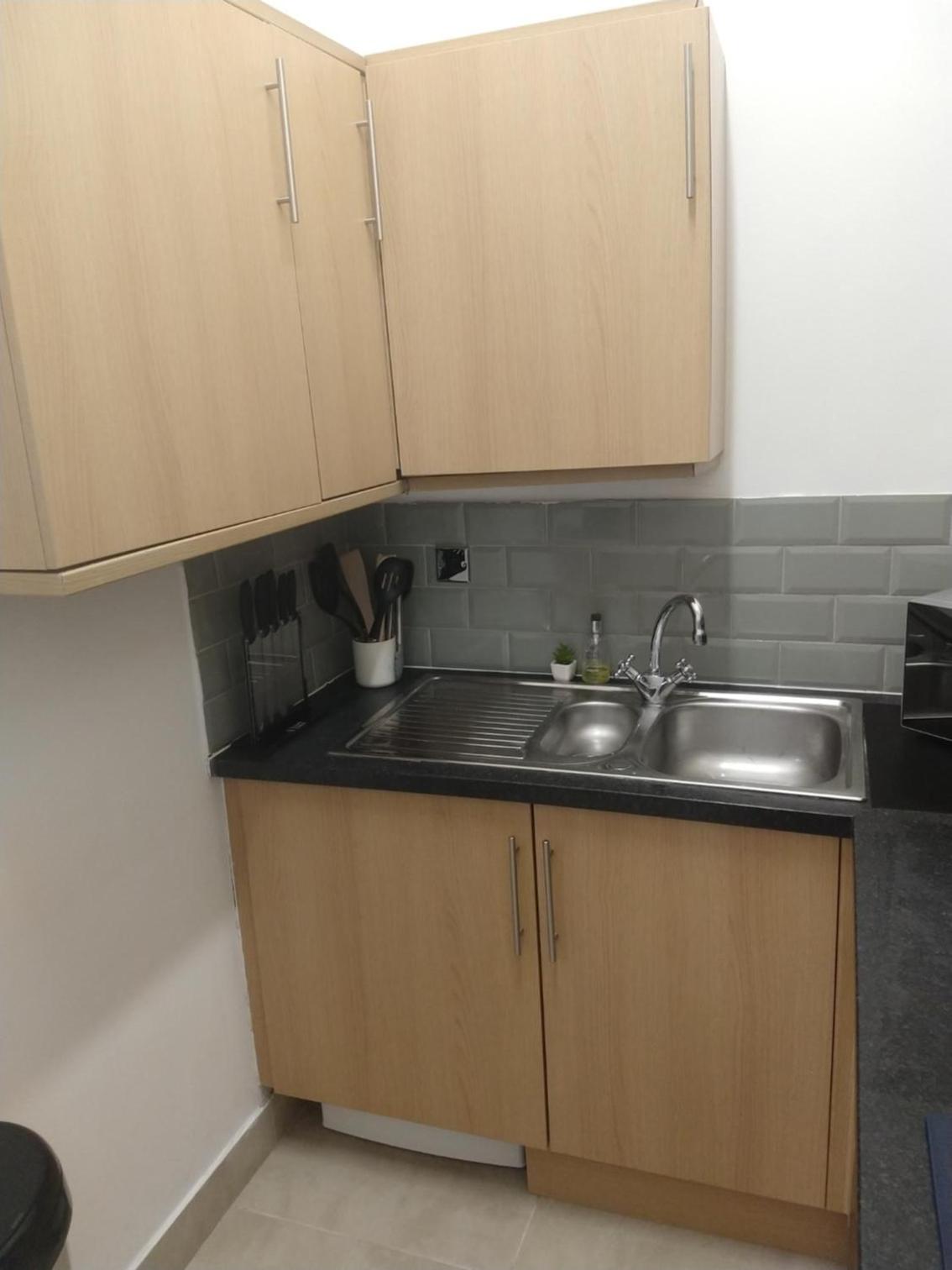 All Saints 2 bed Apartment in central Stamford with Parking view 4