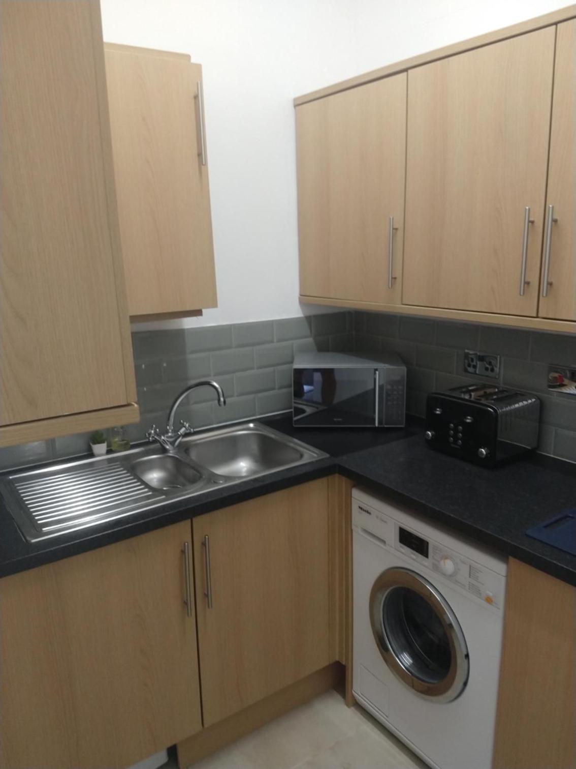 All Saints 2 bed Apartment in central Stamford with Parking view 5