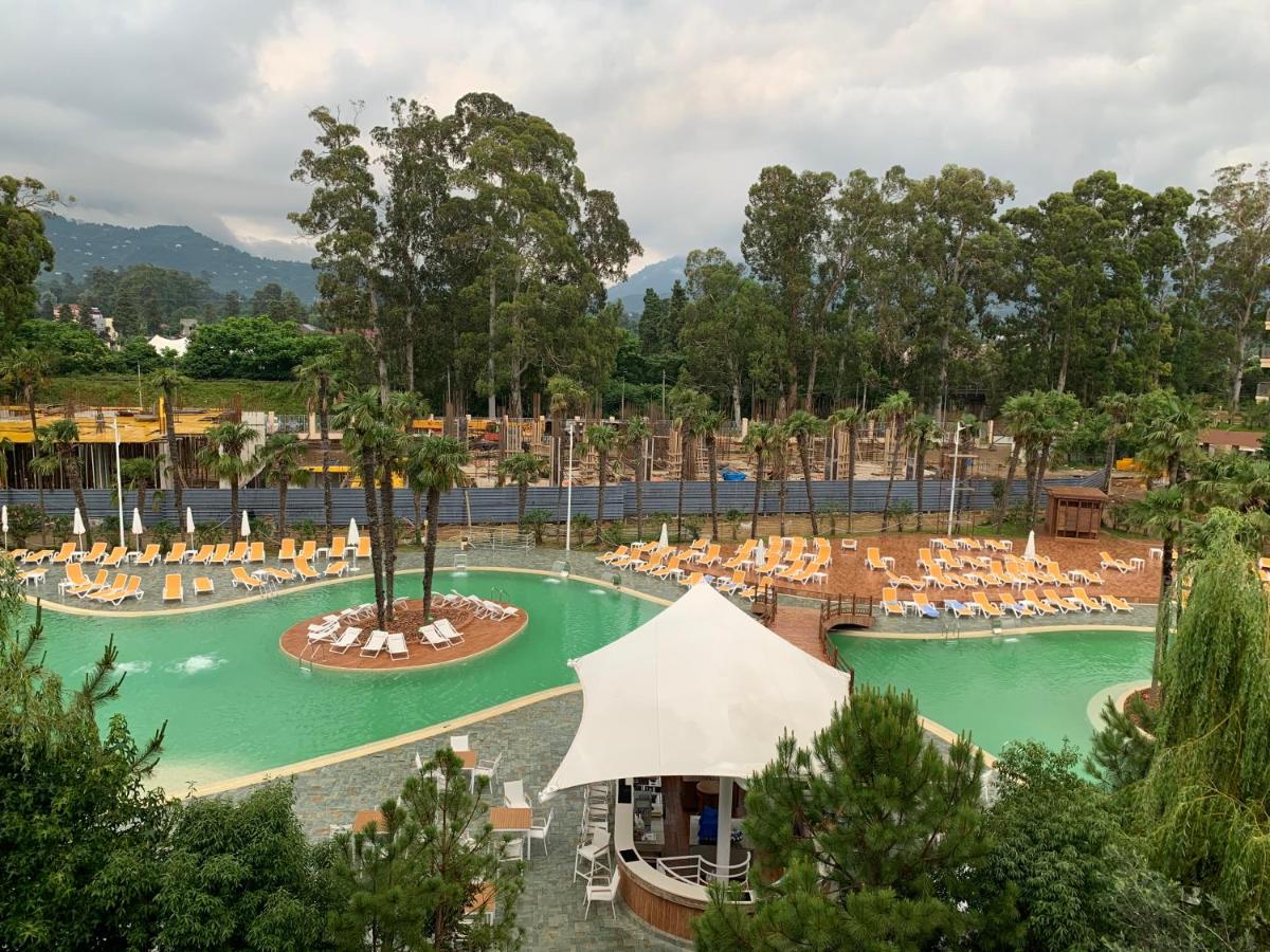 2 bedroom Apartment in Oasis view 3