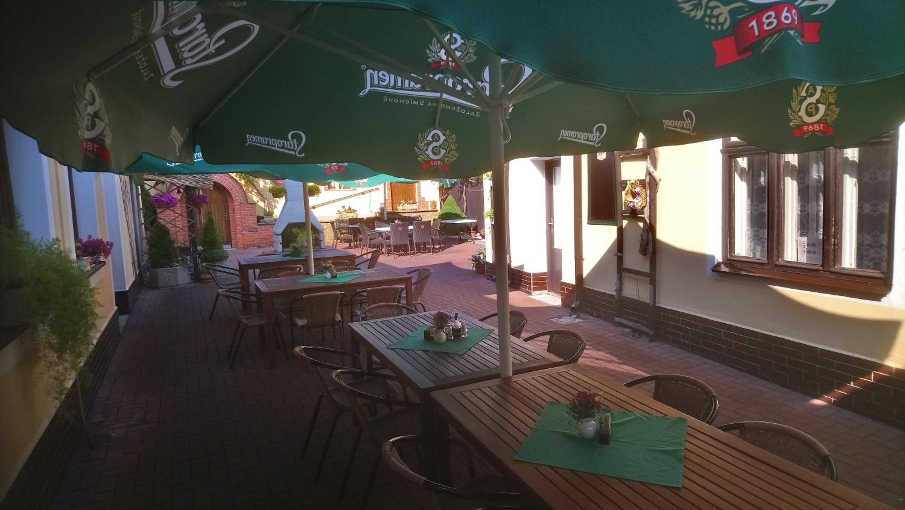 Restaurace-Pension-Vinařství U Šťastných