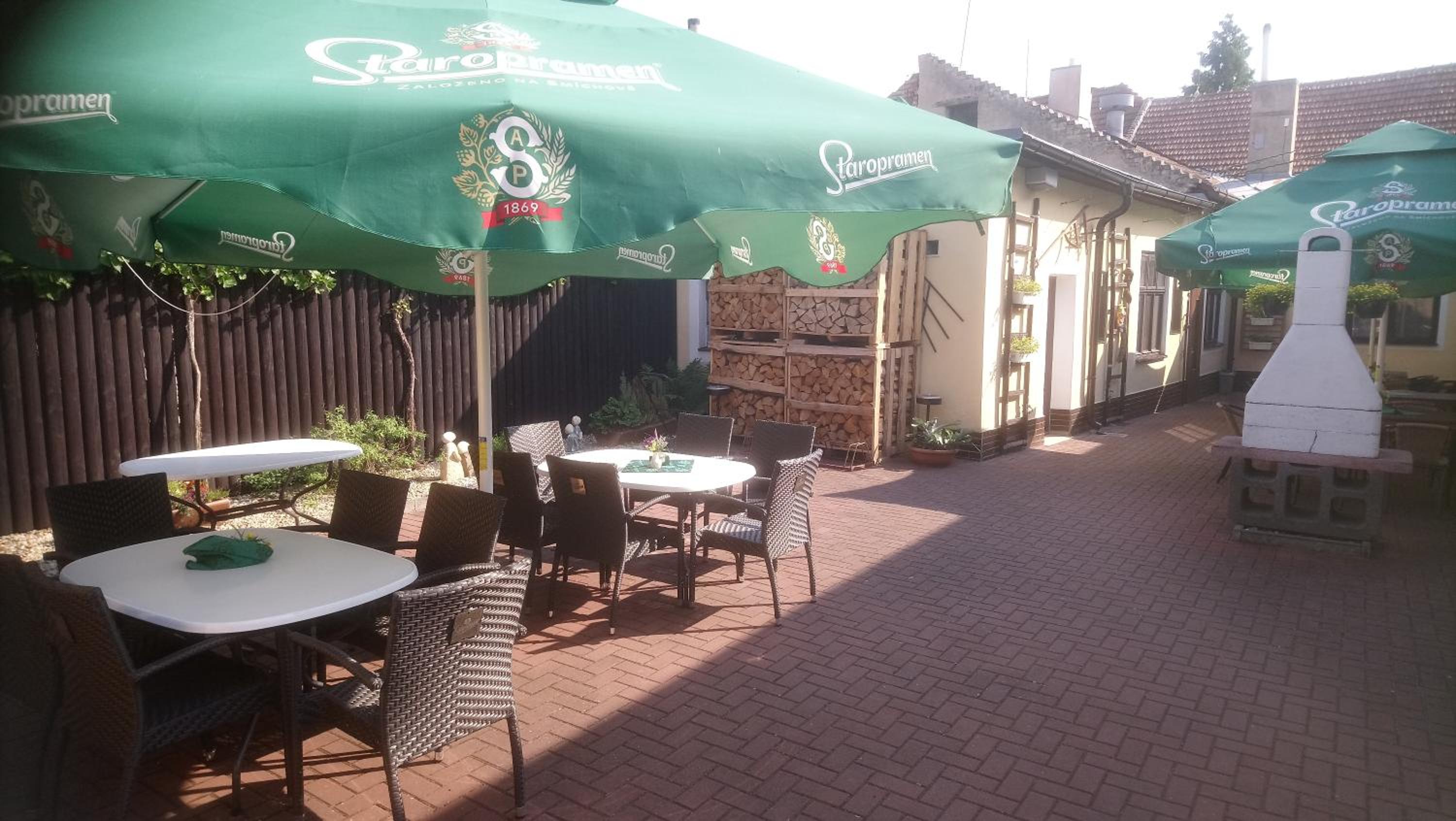 Restaurace-Pension-Vinařství U Šťastných