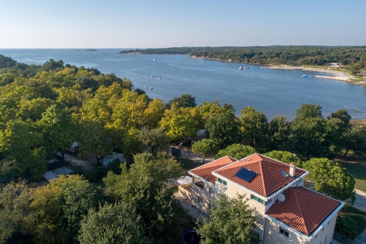 Apartments Rea view 3