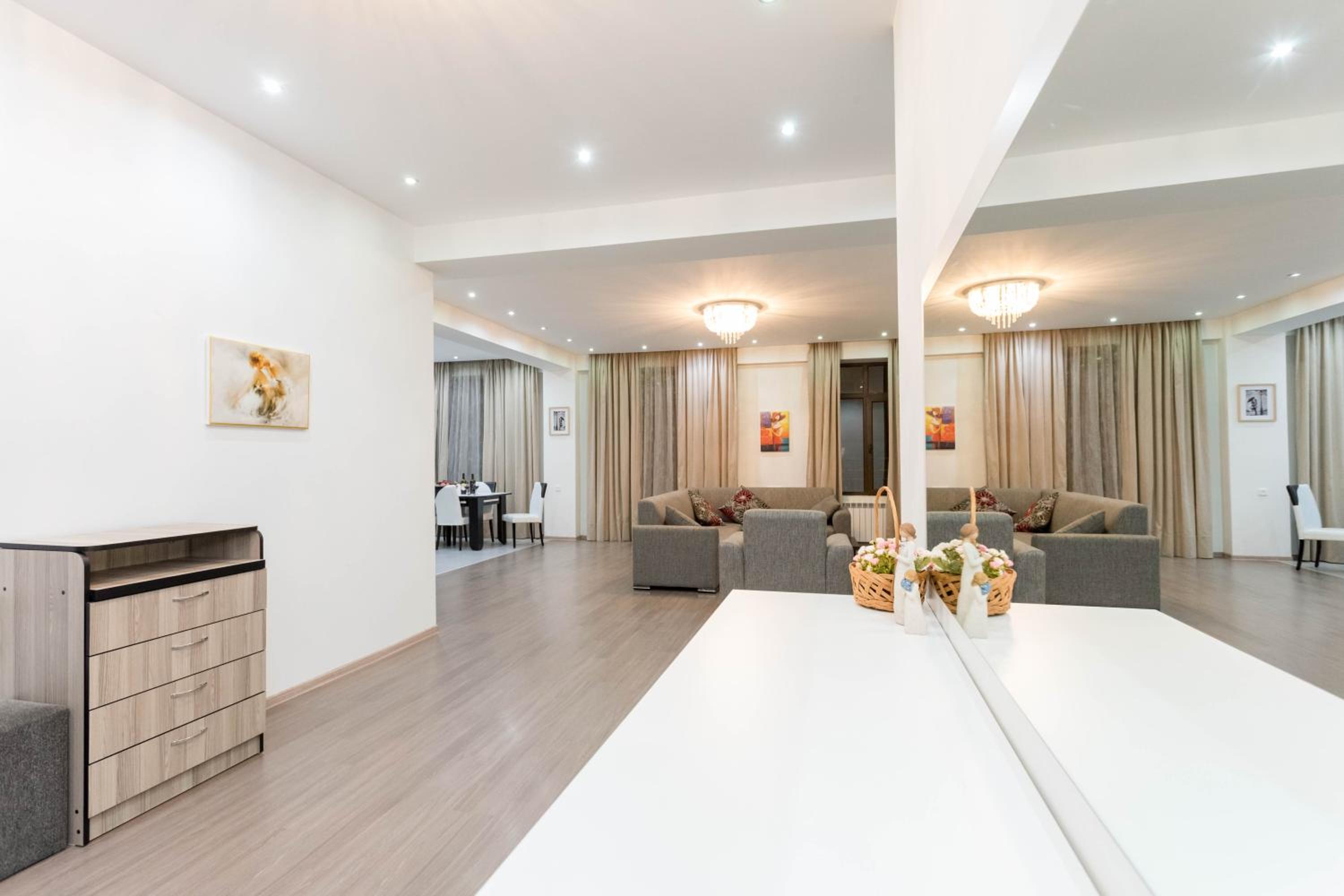 Apartment in the city center lll