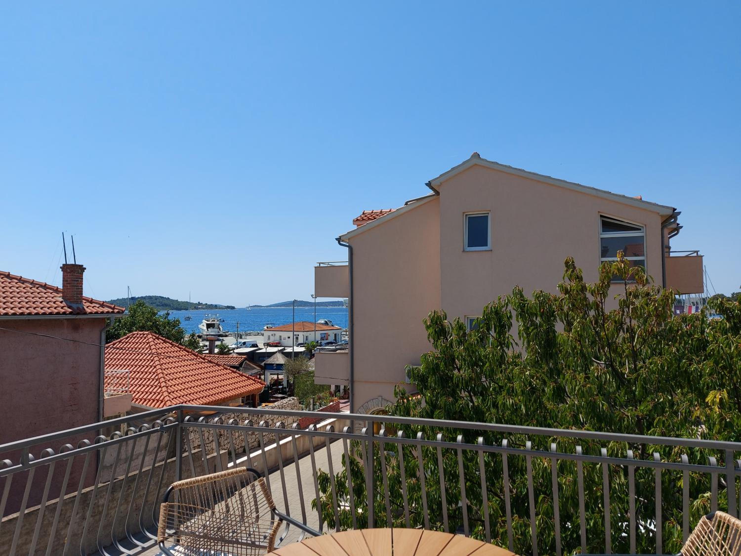 Luxury Apartments Marina View