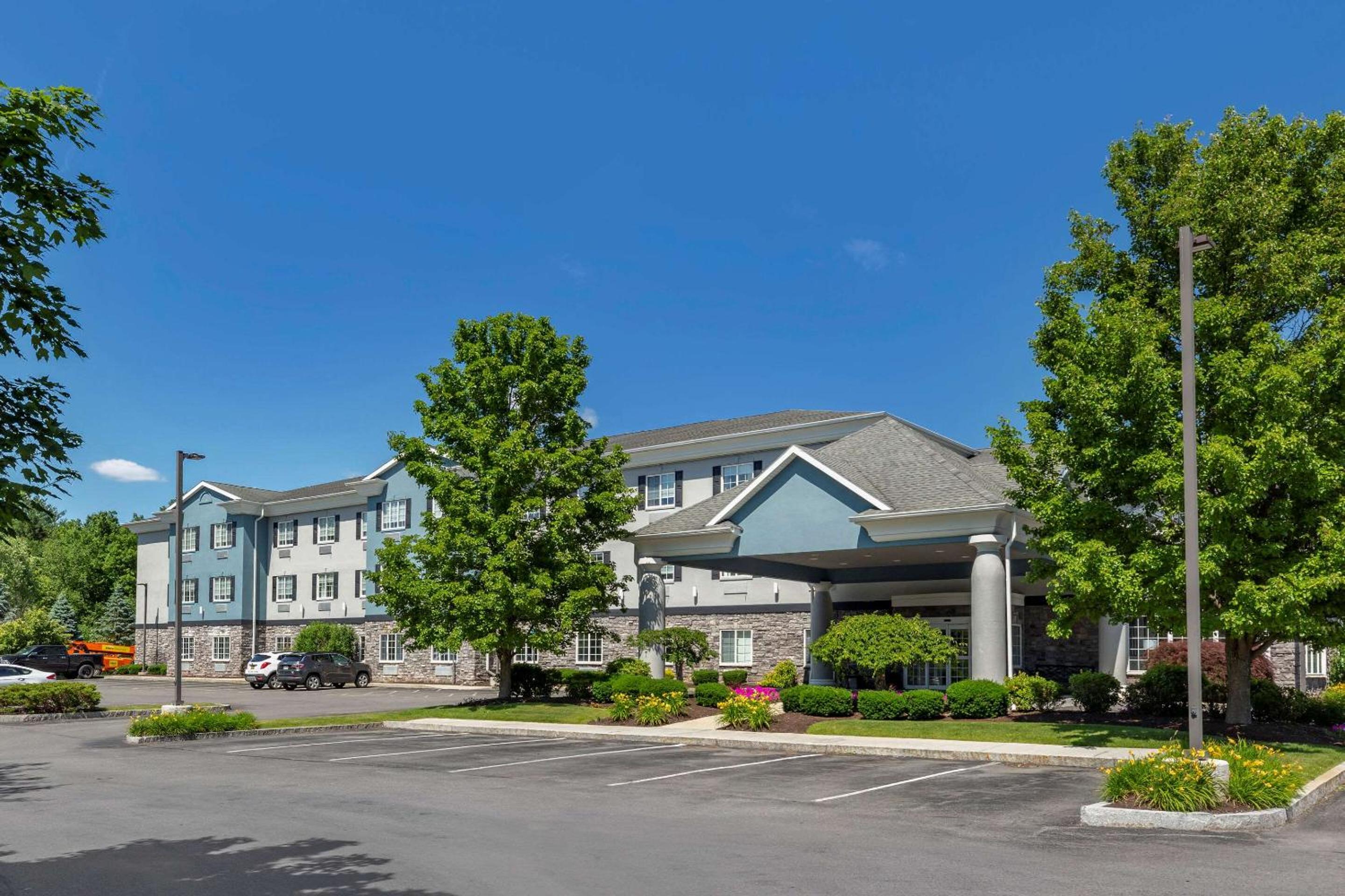 Hotel Comfort Inn & Suites East Greenbush - Albany - Image 1