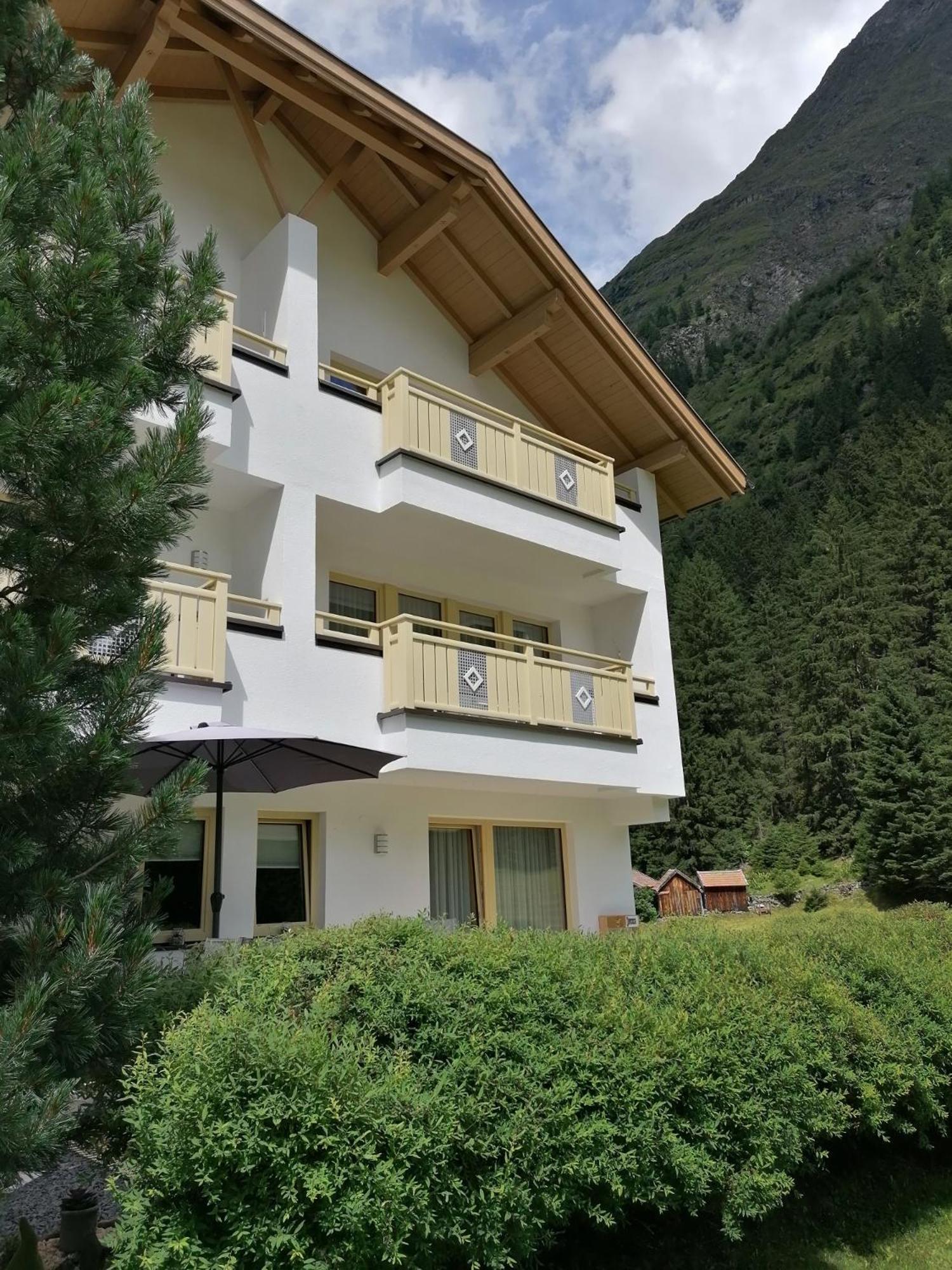 Ronalds Appartements view 3