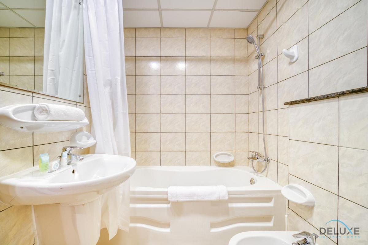 Upscale 1BR at Marina Pinnacle Dubai Marina by Deluxe Holiday Homes