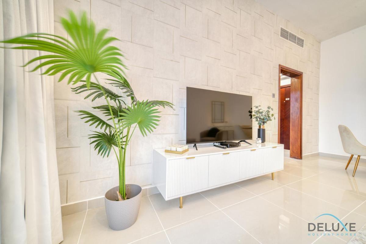 Upscale 1BR at Marina Pinnacle Dubai Marina by Deluxe Holiday Homes