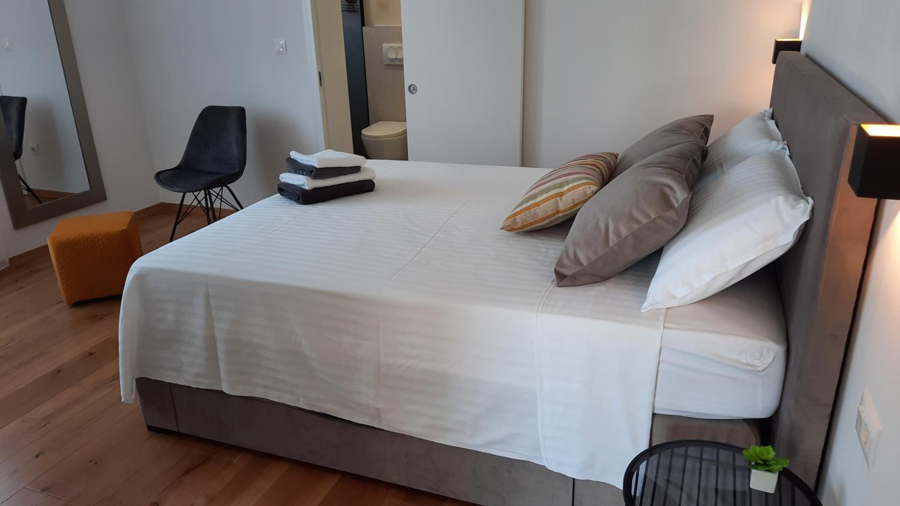 Luxury Apartments Marina View
