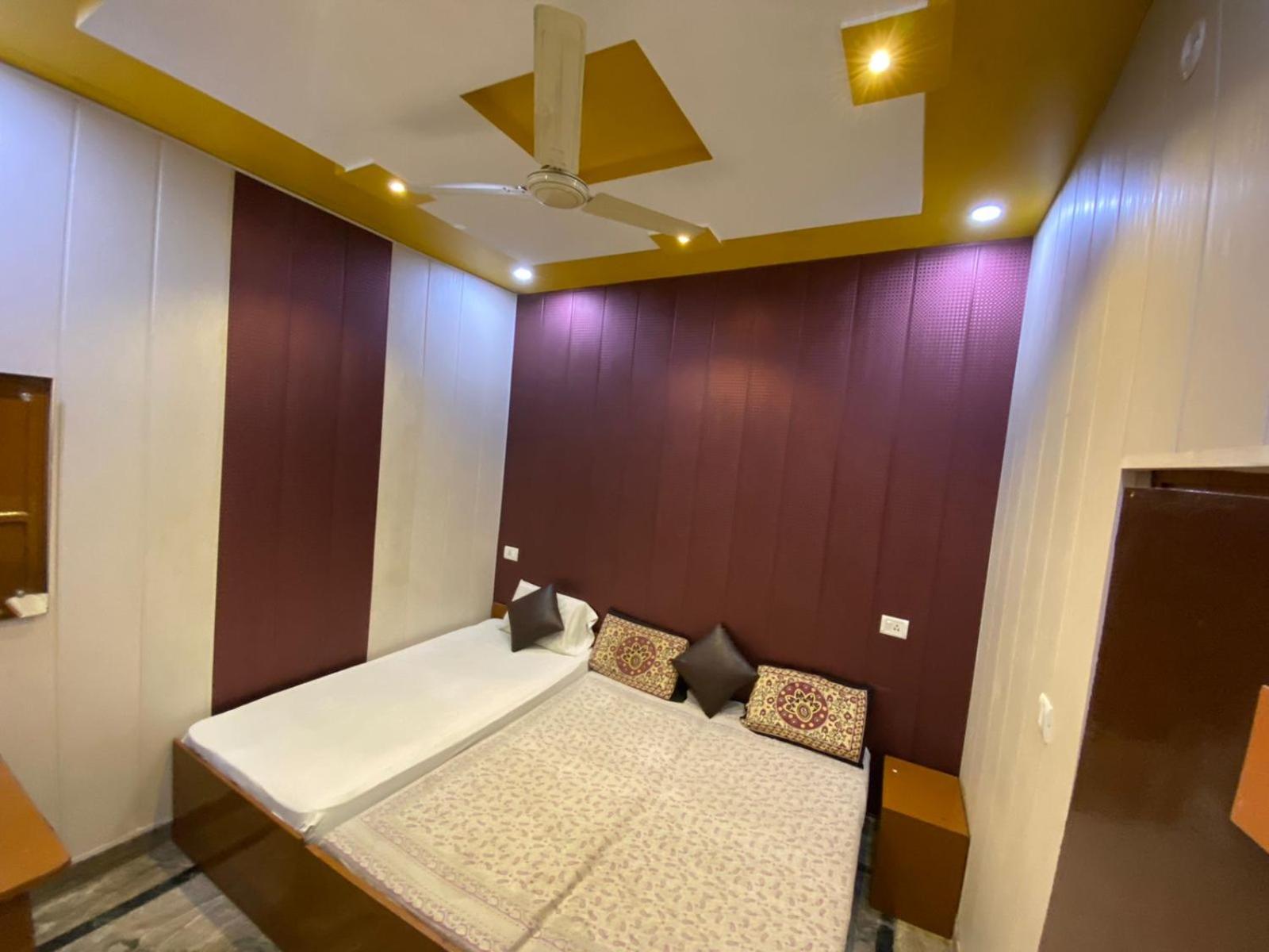 Friends Guest House & Hostel- near TAJ MAHAL