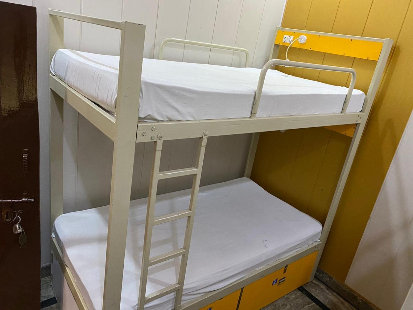 Friends Guest House & Hostel- near TAJ MAHAL