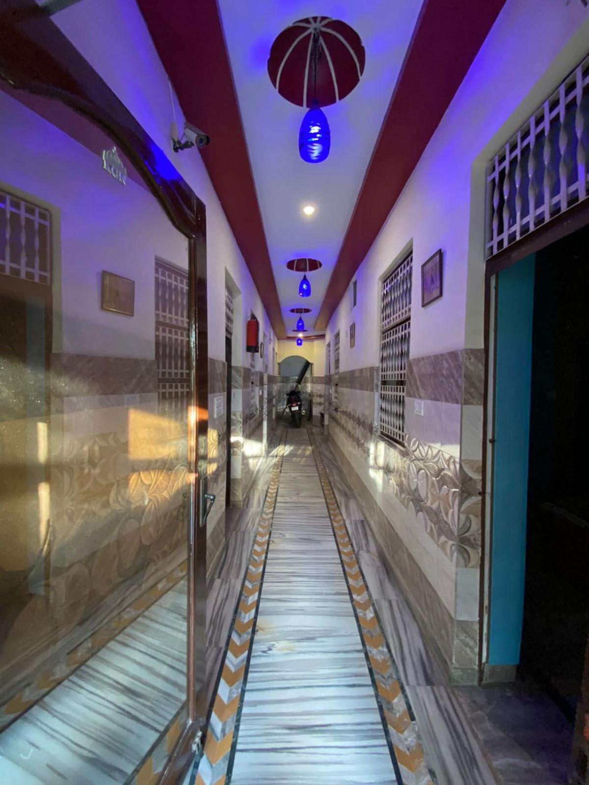 Friends Guest House & Hostel- near TAJ MAHAL