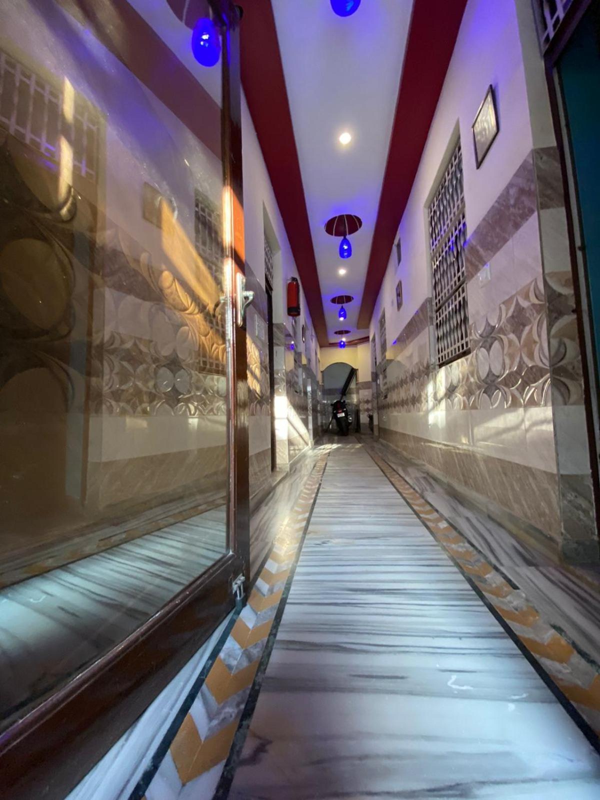 Friends Guest House & Hostel- near TAJ MAHAL