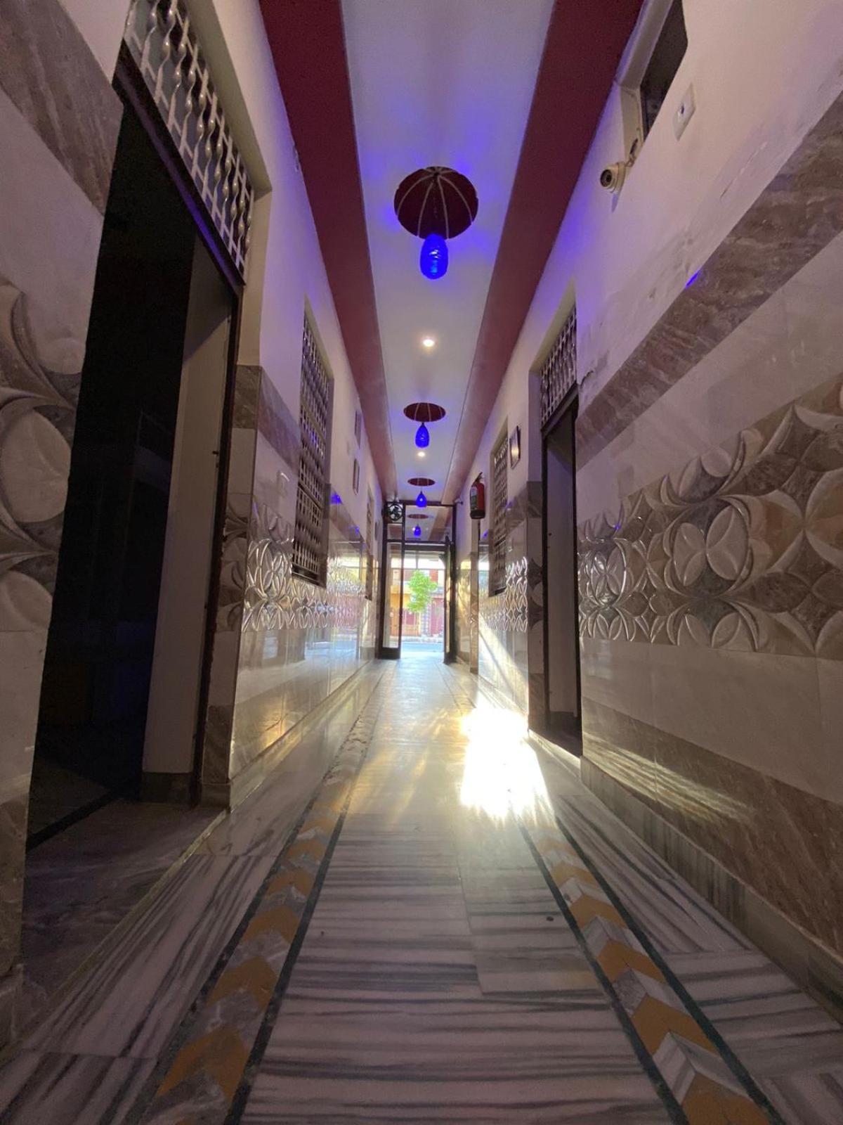 Friends Guest House & Hostel- near TAJ MAHAL
