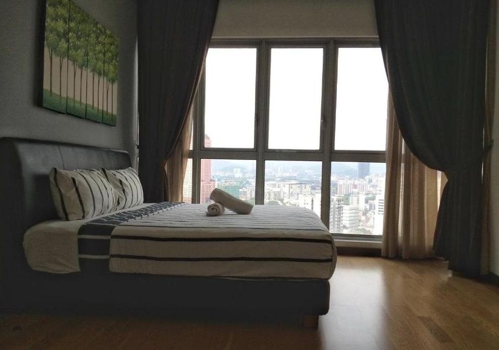 Regalia Residence KLCC View by iLuxHome