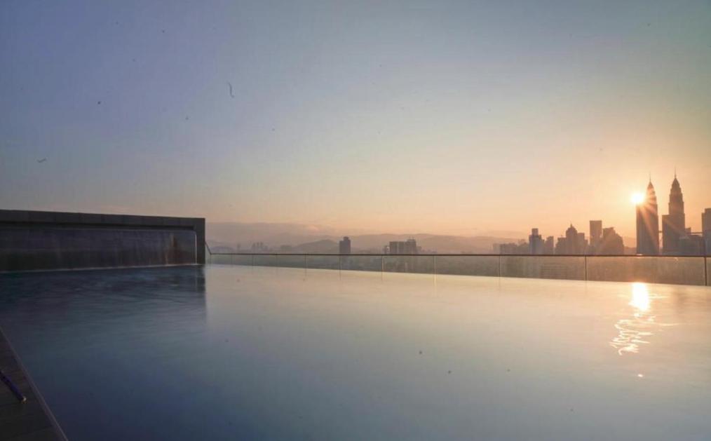 Regalia Residence KLCC View by iLuxHome