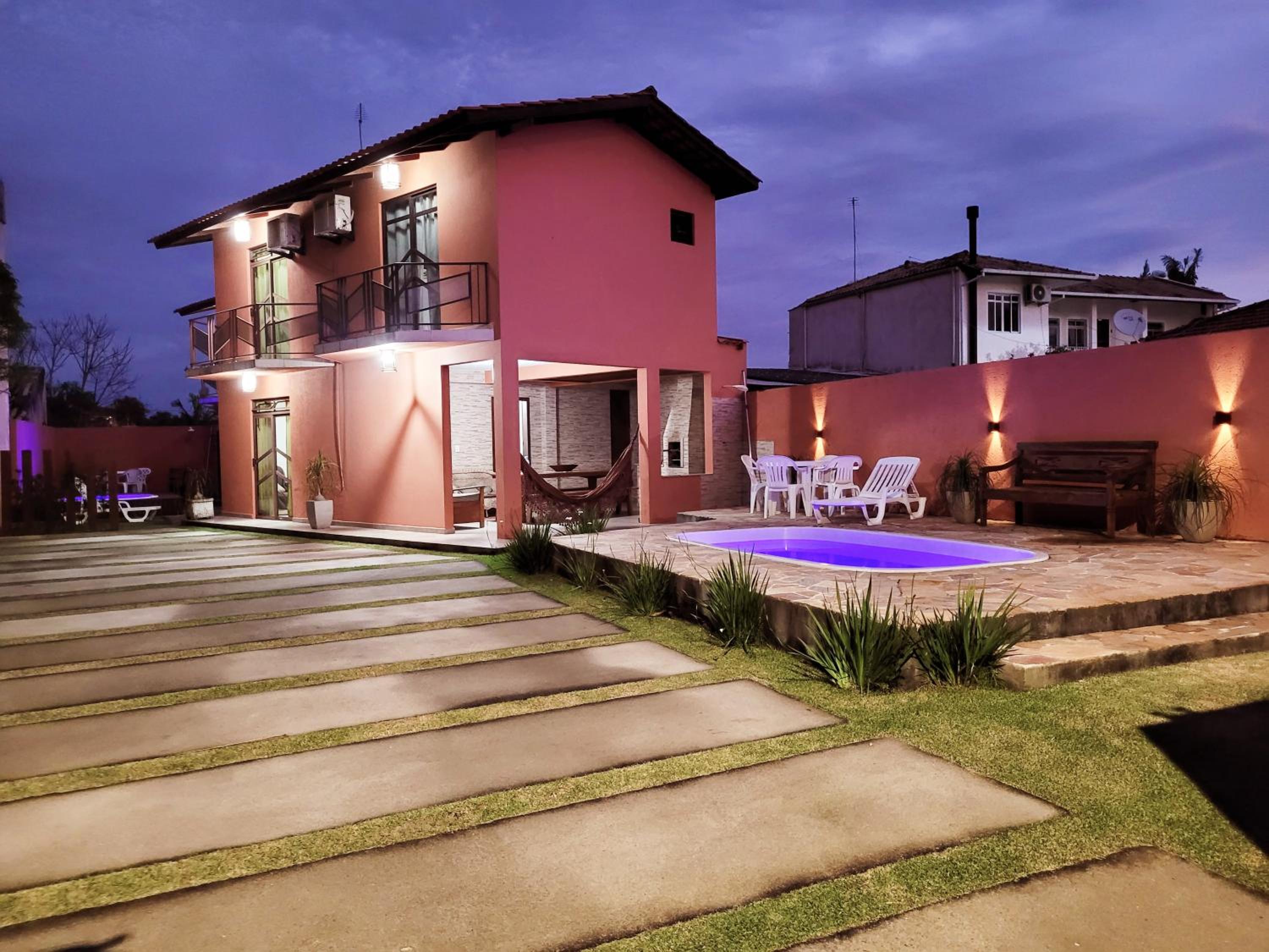Partiu Praia SC piscinas privativas, ar condicionado, internet, próximo ao mar e centrinho três minutos a pé