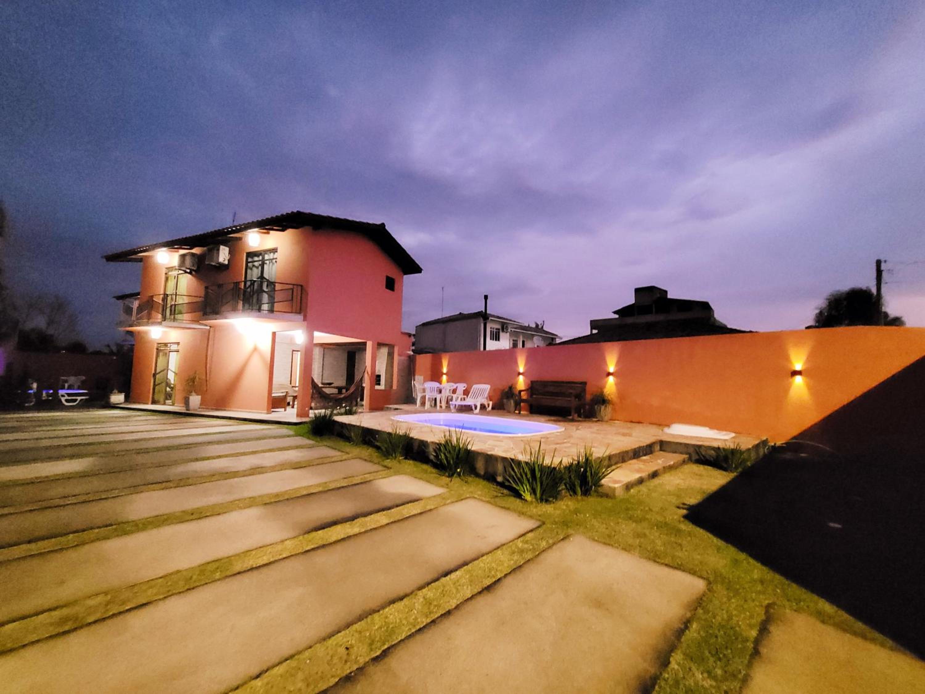 Partiu Praia SC piscinas privativas, ar condicionado, internet, próximo ao mar e centrinho três minutos a pé