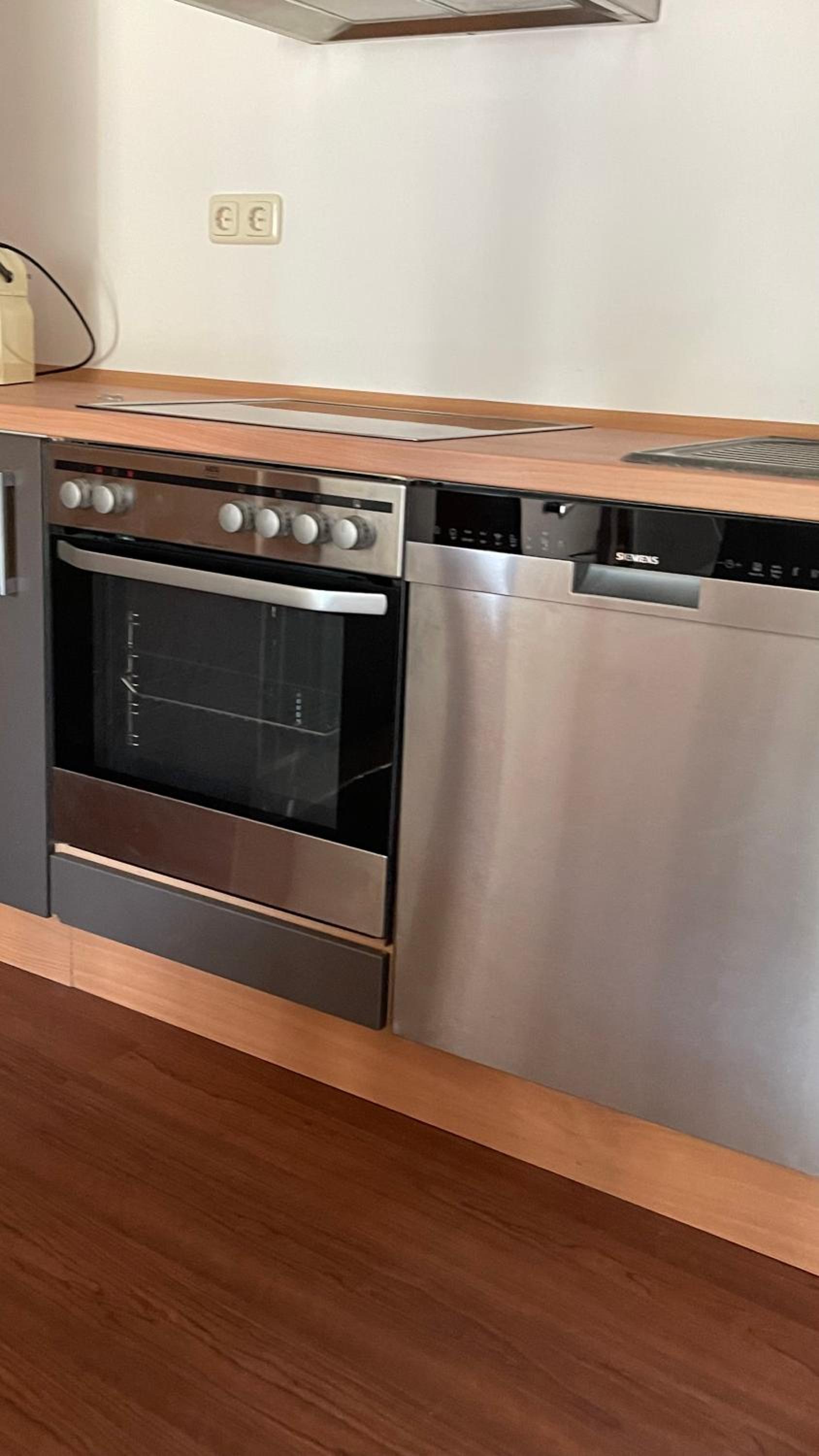 OASE im grünen Hinterhof, EG, Ruhe, Terrasse, Carport, free PayTV, Kaffee&Tee, Fahrräder