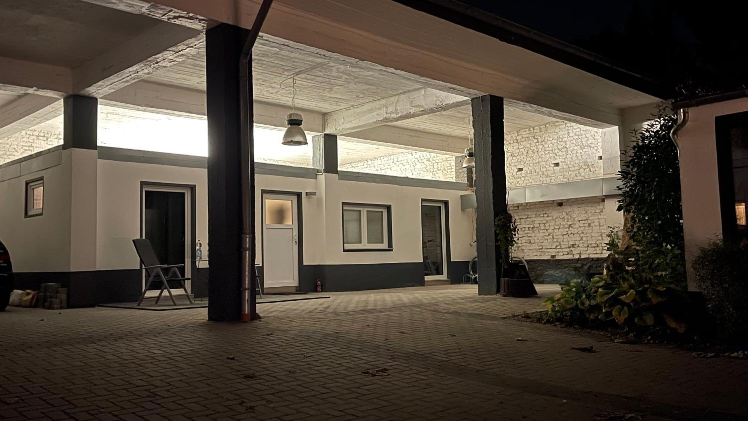 OASE im grünen Hinterhof, EG, Ruhe, Terrasse, Carport, free PayTV, Kaffee&Tee, Fahrräder