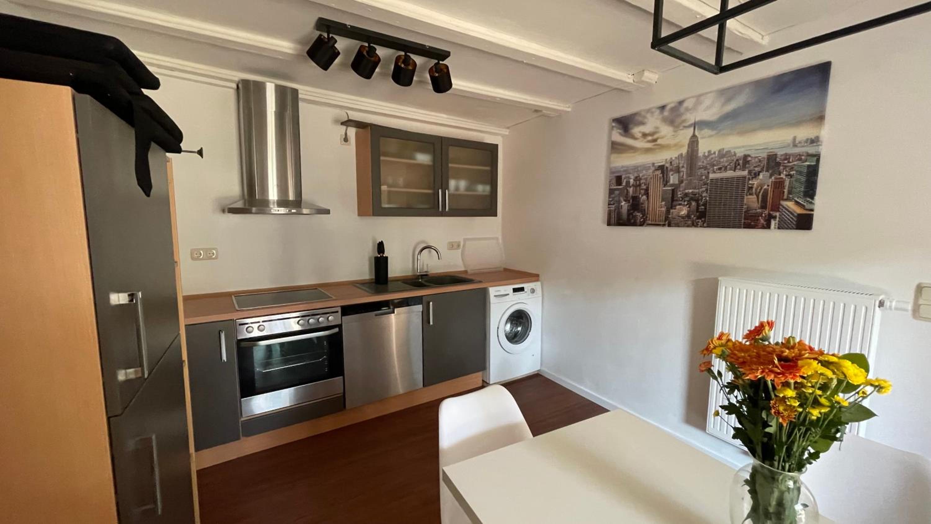 OASE im grünen Hinterhof, EG, Ruhe, Terrasse, Carport, free PayTV, Kaffee&Tee, Fahrräder
