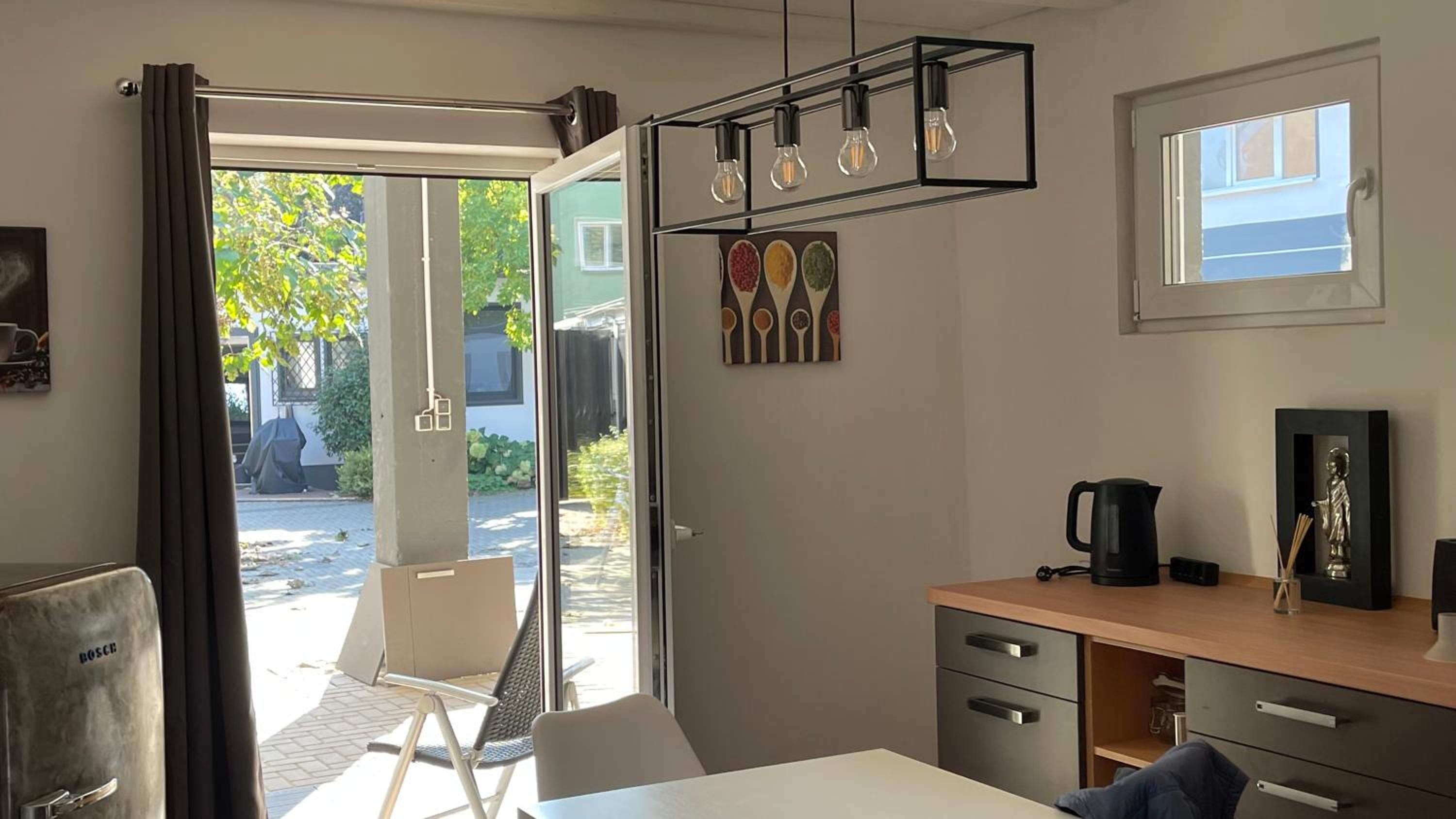 OASE im grünen Hinterhof, EG, Ruhe, Terrasse, Carport, free PayTV, Kaffee&Tee, Fahrräder
