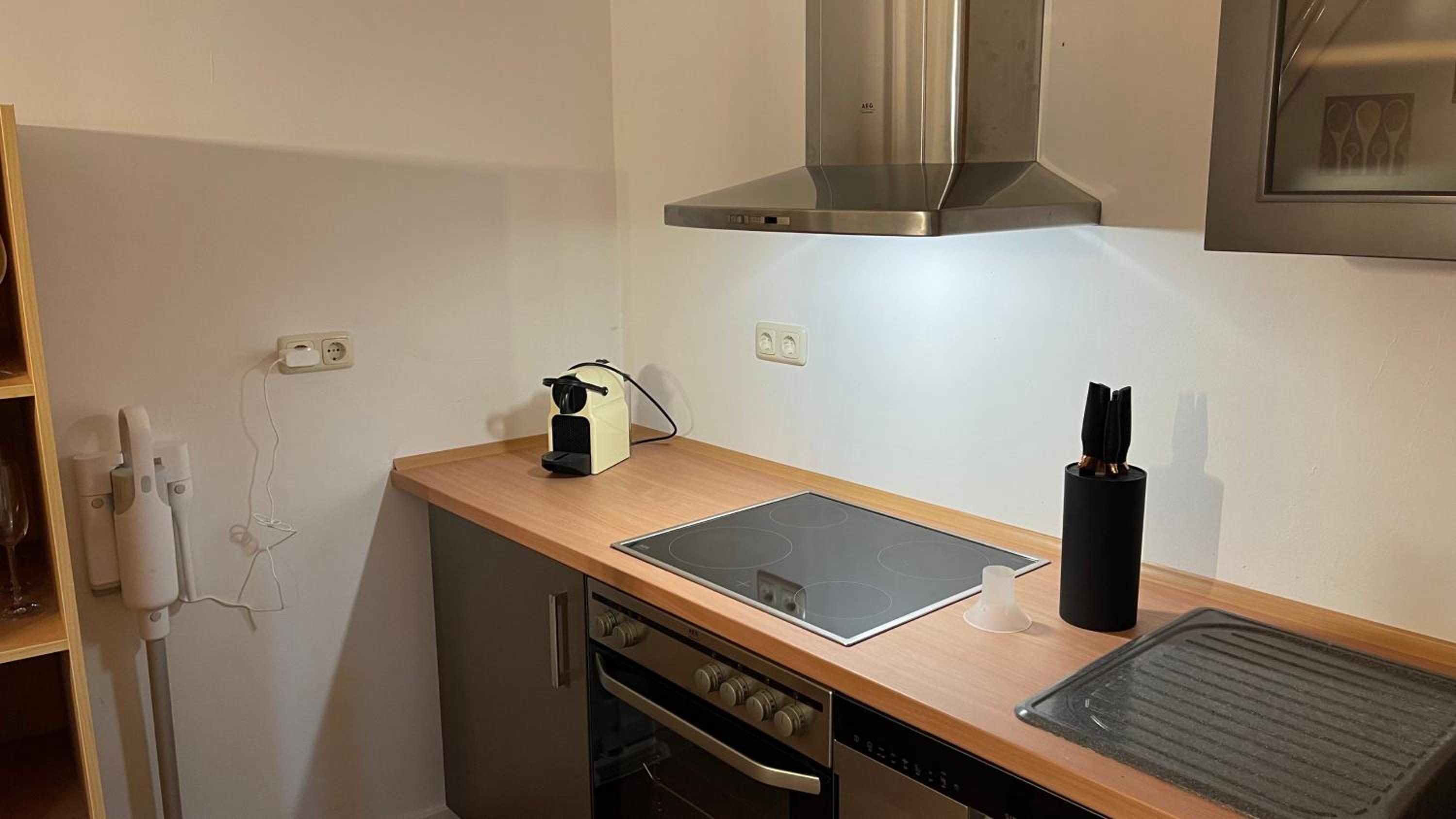 OASE im grünen Hinterhof, EG, Ruhe, Terrasse, Carport, free PayTV, Kaffee&Tee, Fahrräder