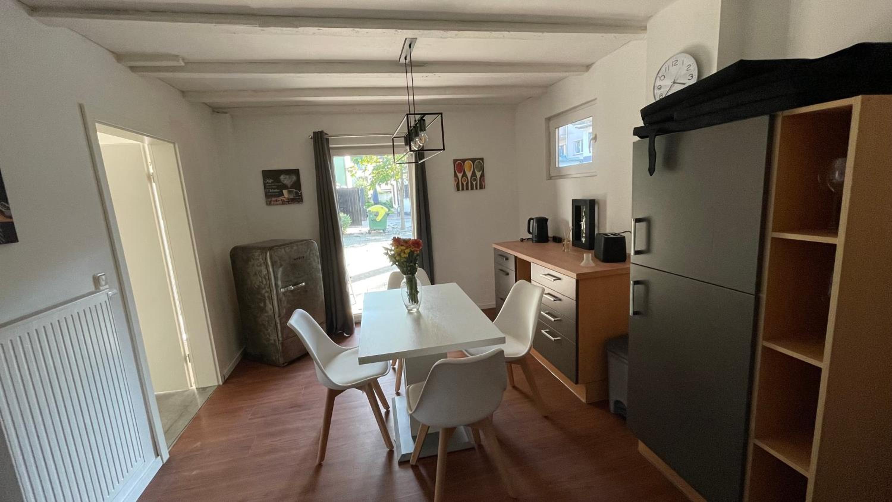 OASE im grünen Hinterhof, EG, Ruhe, Terrasse, Carport, free PayTV, Kaffee&Tee, Fahrräder