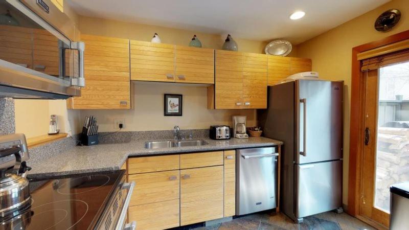 Gold-Rated 3 Bedroom Condo Near Grand Hyatt Vail And Chair Lift 20 view 4