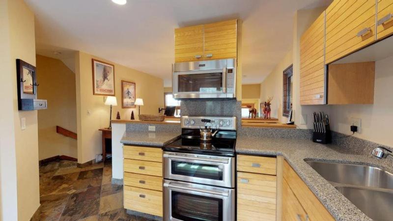 Gold-Rated 3 Bedroom Condo Near Grand Hyatt Vail And Chair Lift 20 view 5