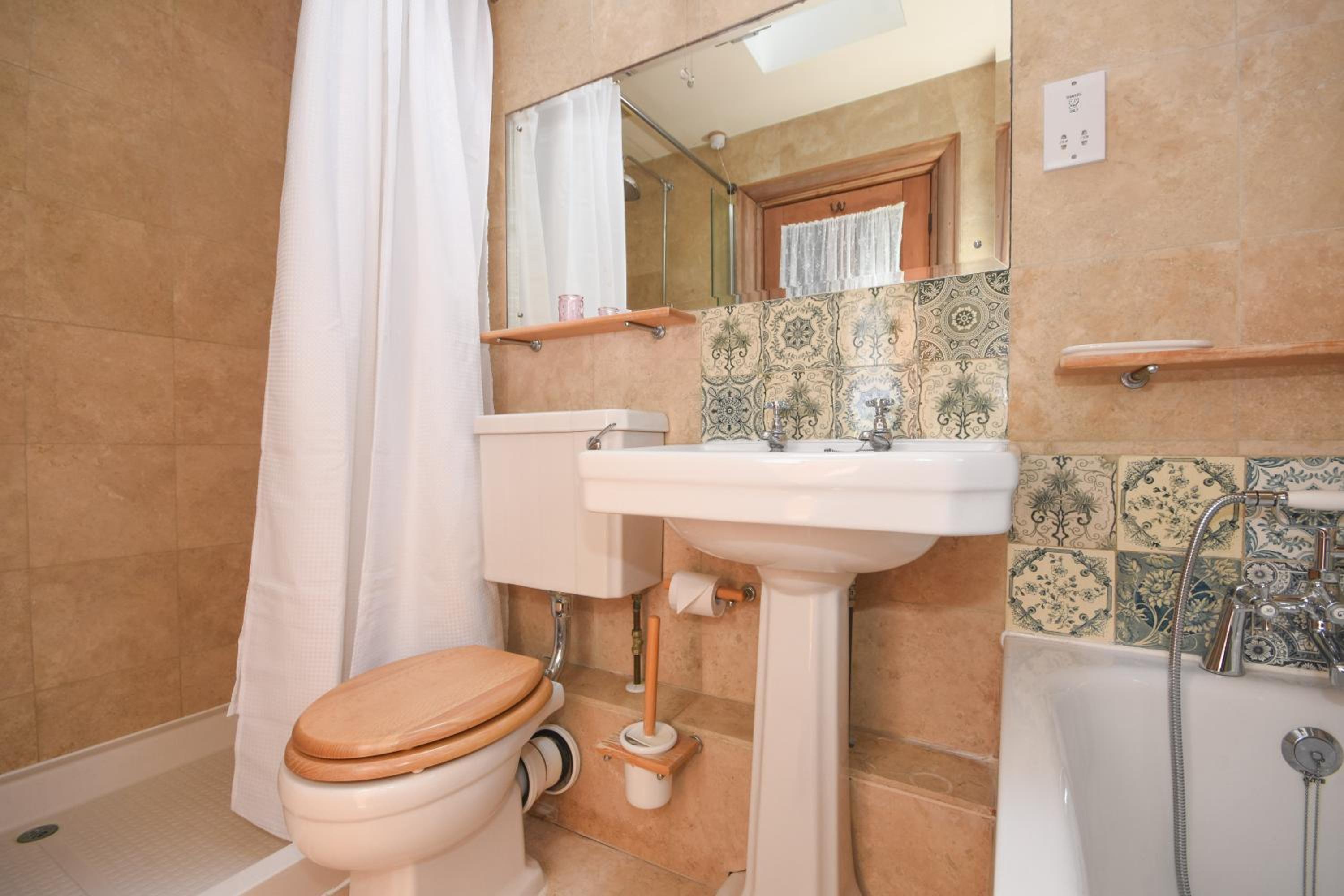 Unique period one bedroom house in Colchester view 3