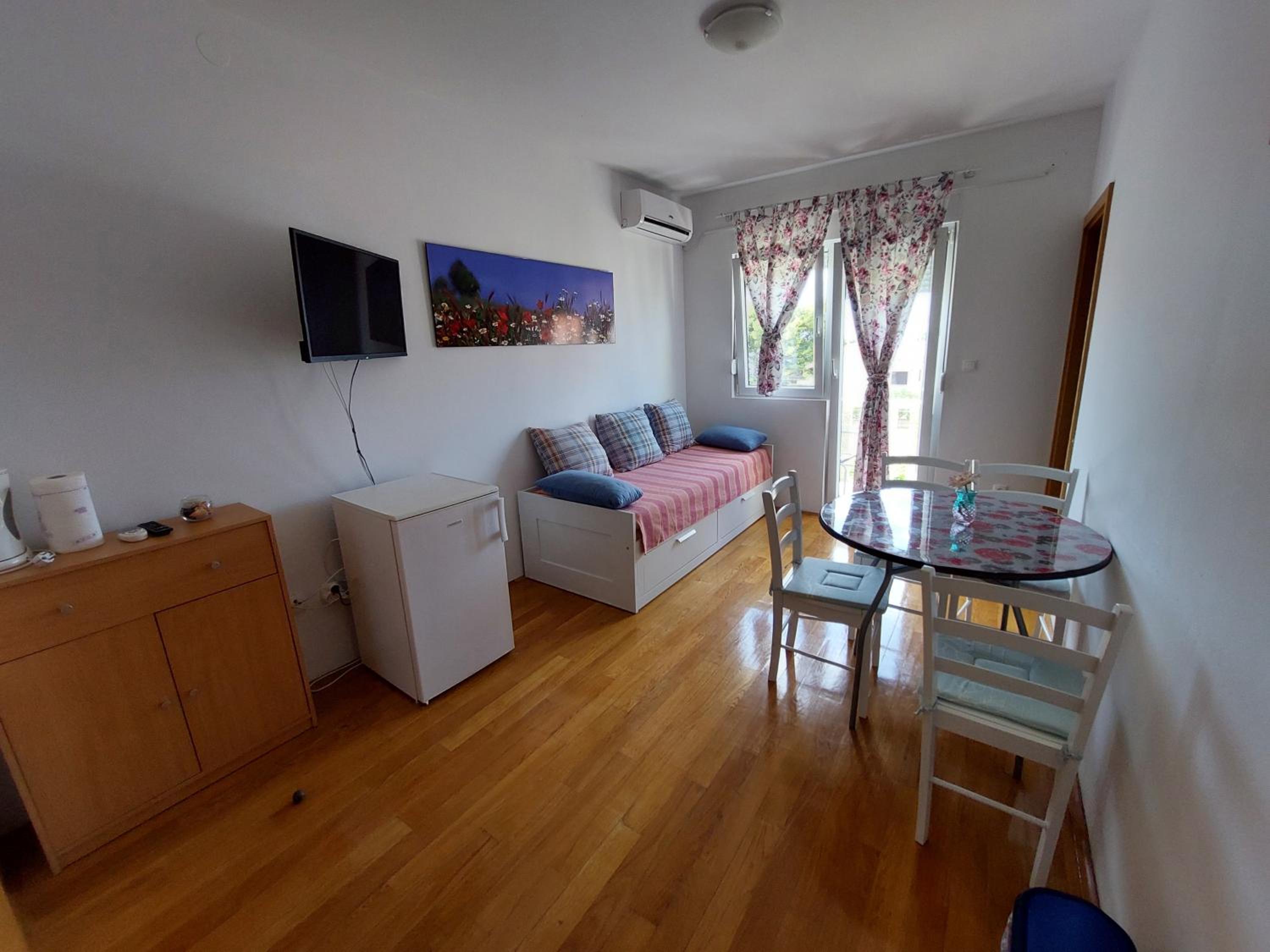 Apartments Crnjac
