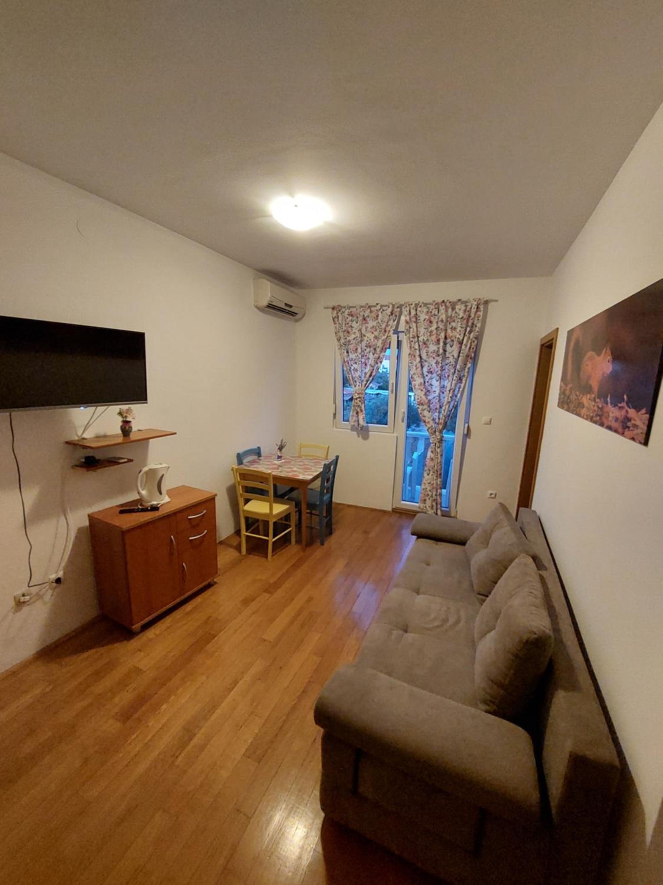 Apartments Crnjac