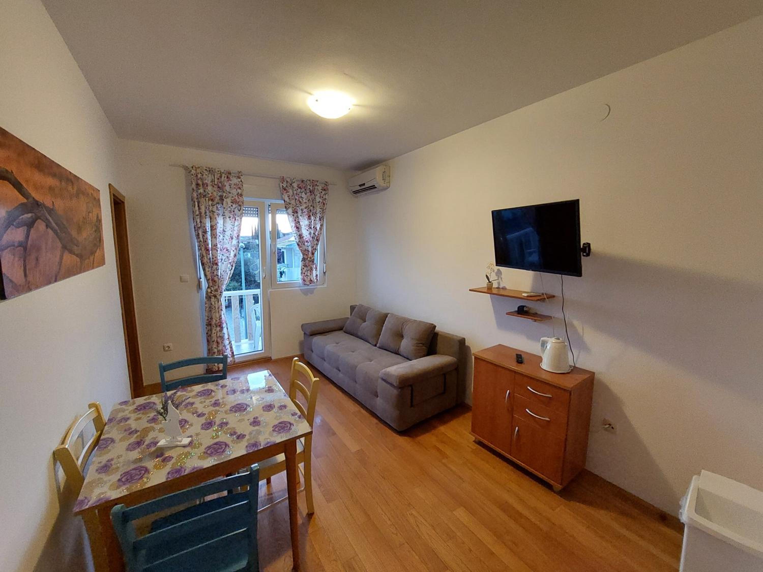Apartments Crnjac