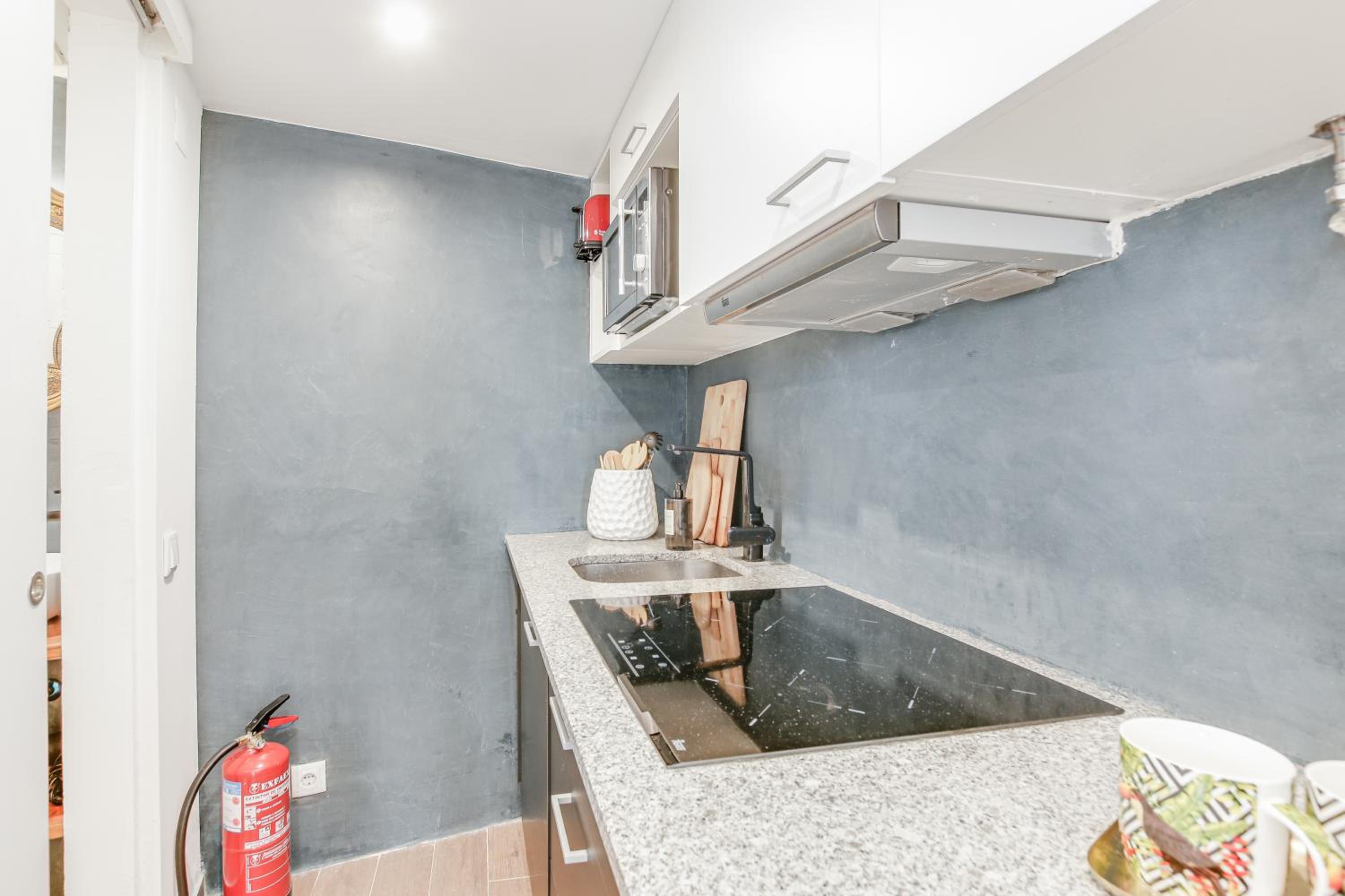 Alfama Lyfe - Historic Studio in Fado District view 3