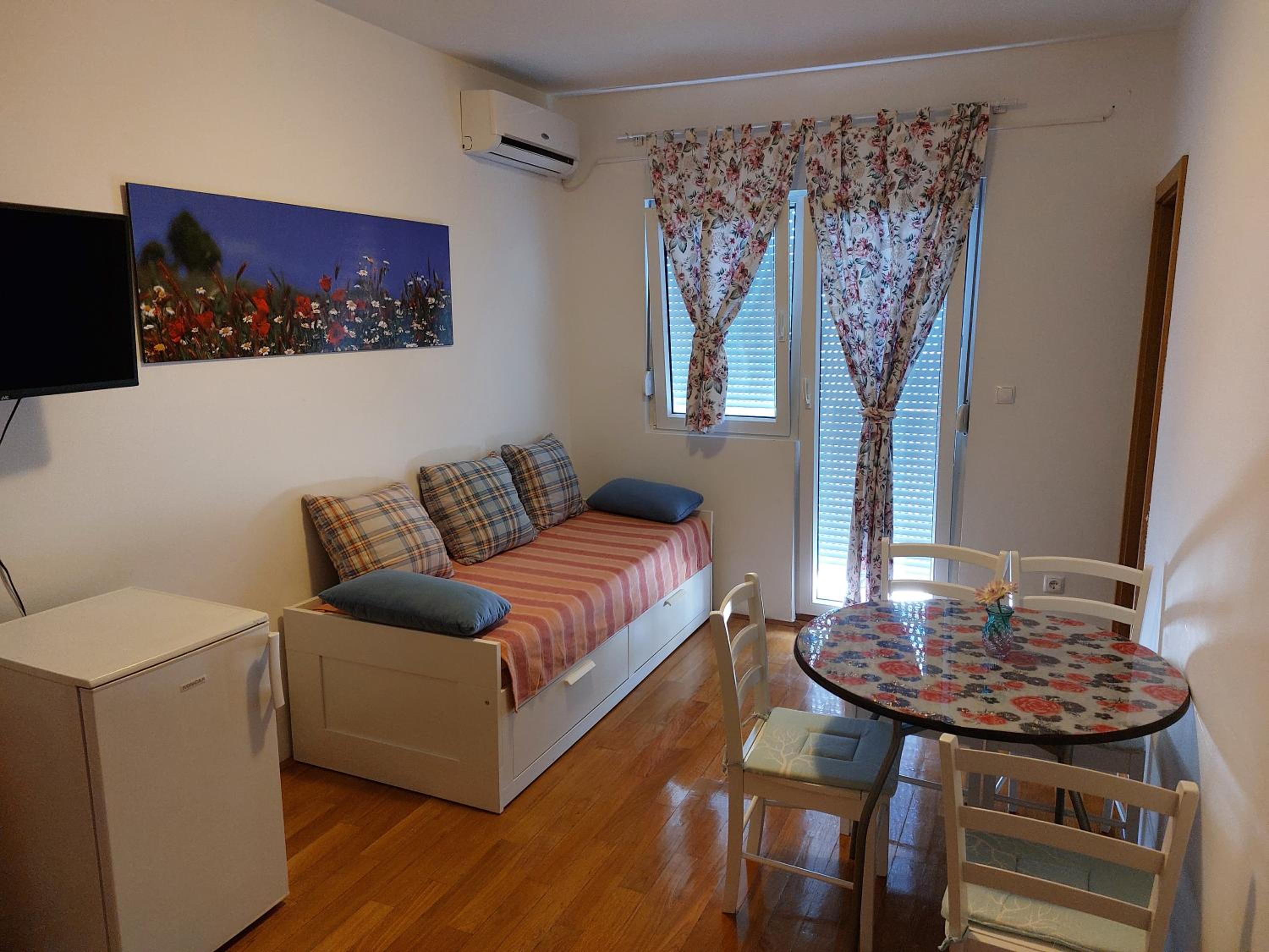 Apartments Crnjac