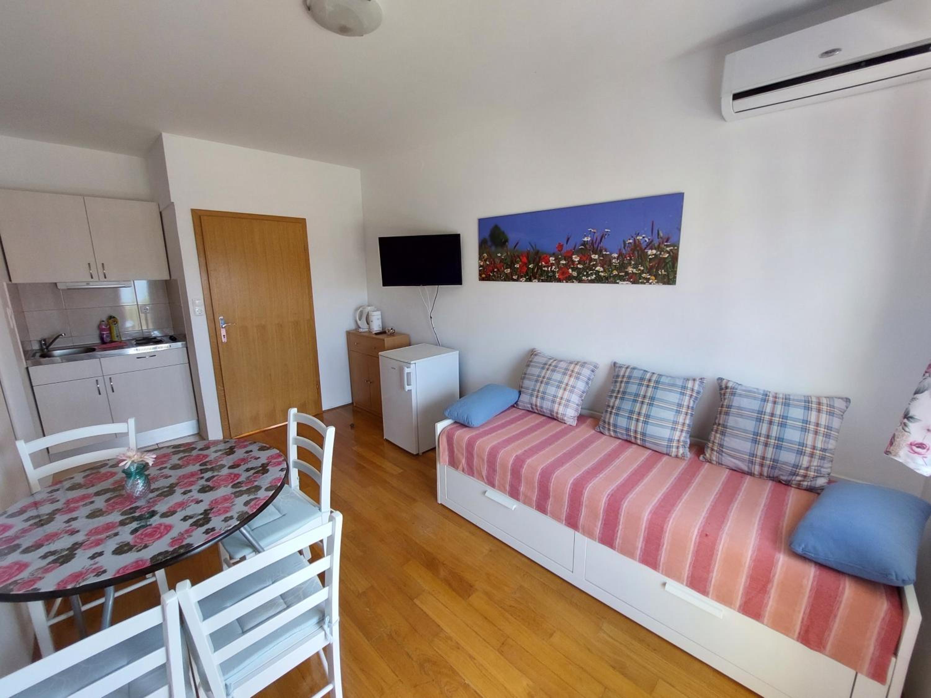 Apartments Crnjac
