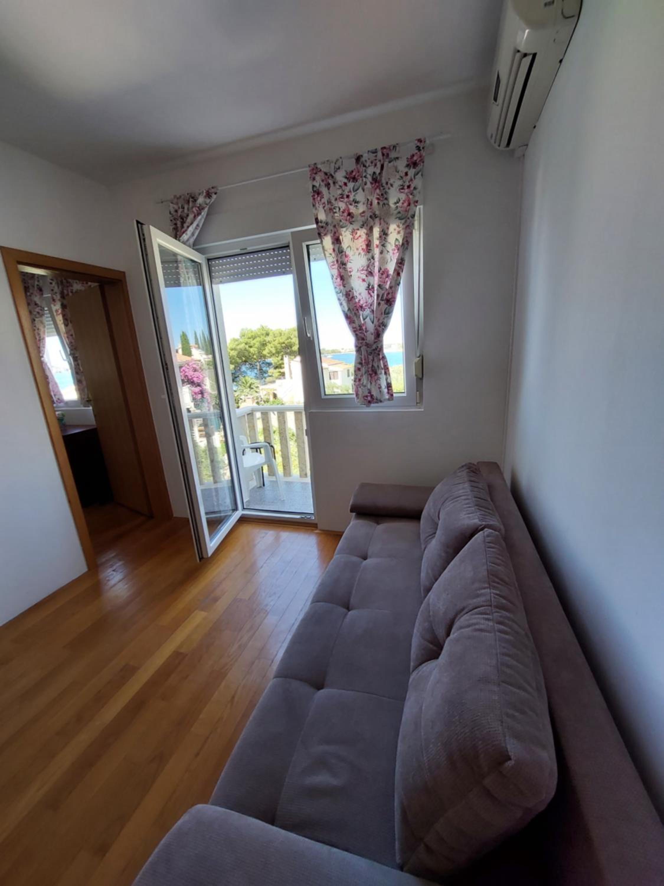 Apartments Crnjac