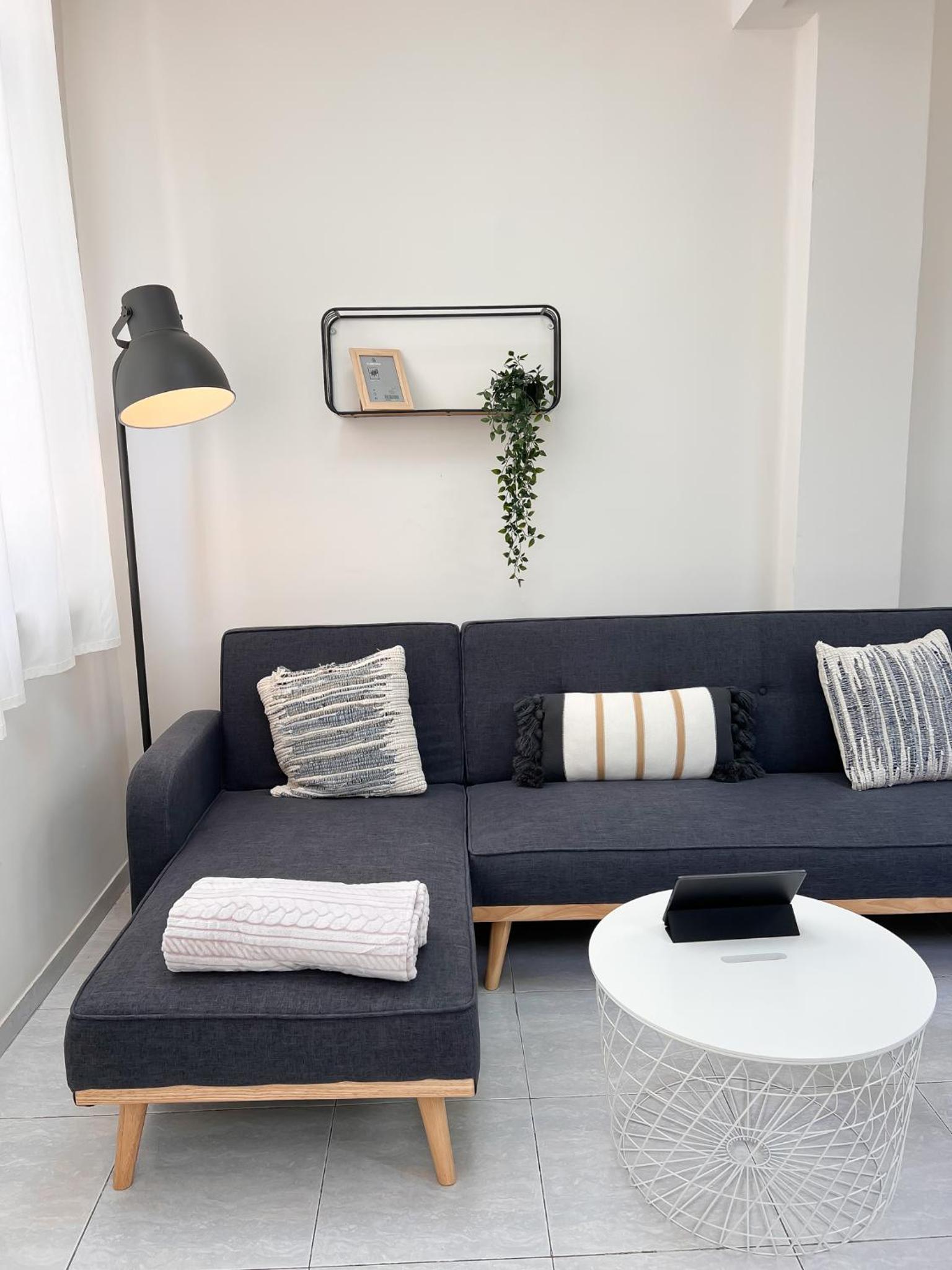 Modern and spacious apartment in downtown view 5