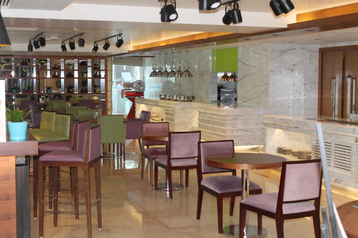 Spacious one bedroom close to Burj Khalifa, Dubai Mall in Business Bay